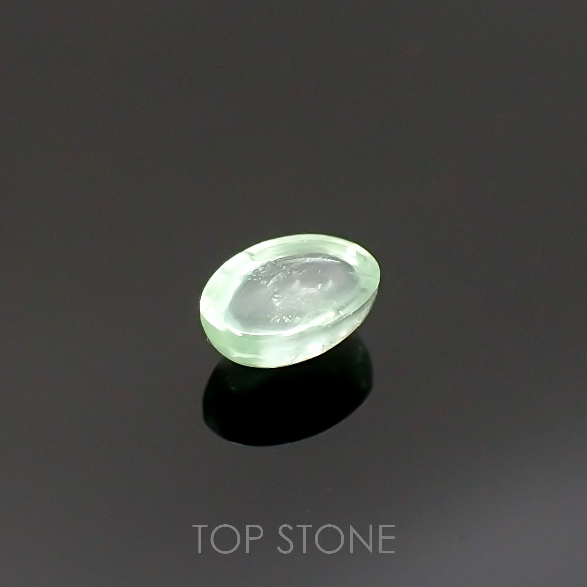 バナジウムコーネルピン(宝石名コーネルピン)タンザニア・タンガ州産 0.67ct 識別済[220115565]6x4.1mm前後