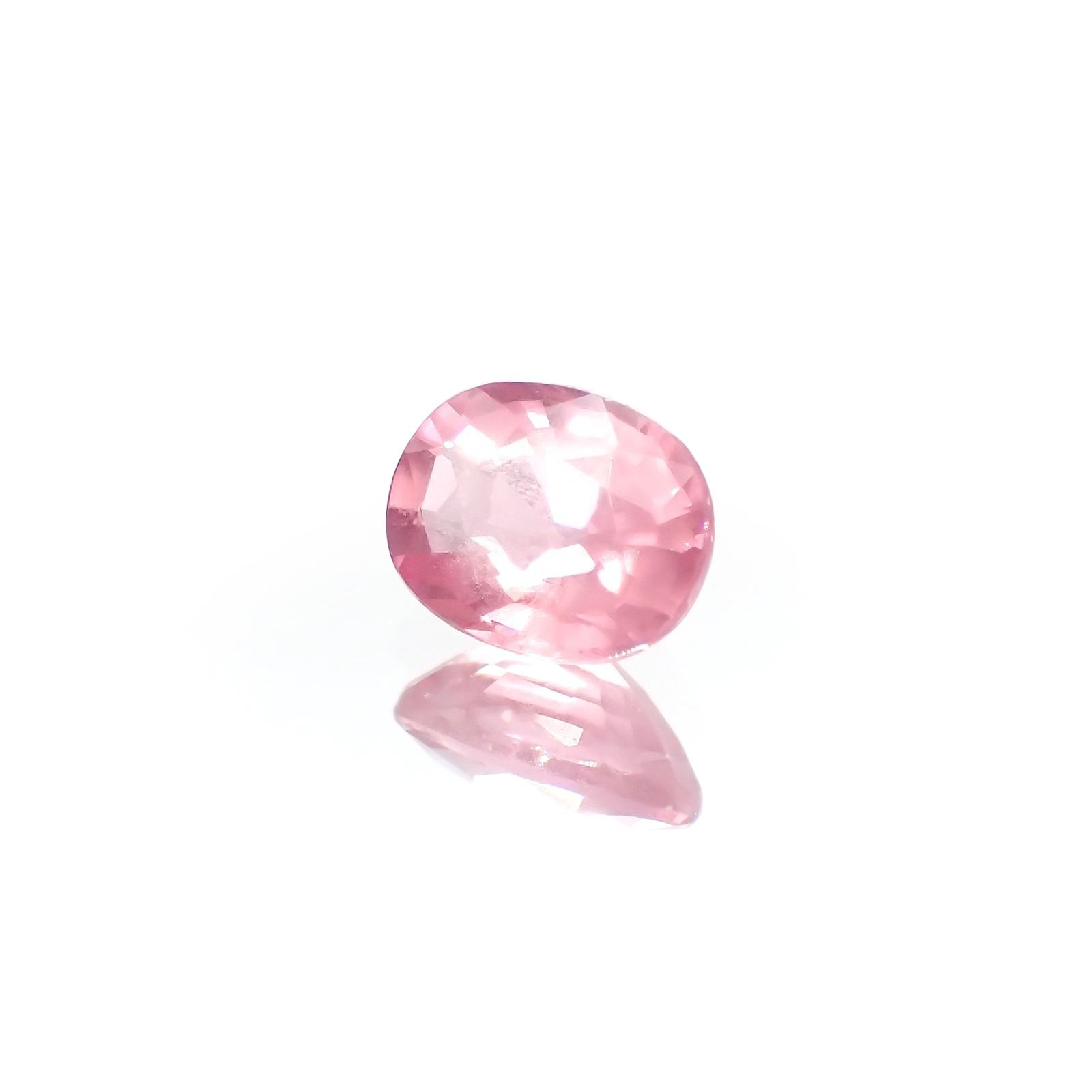 シルキーピンクスピネル(宝石名ピンク・スピネル) タンザニア産 識別済 0.86ct / 6.4x5mm前後 [240212896]