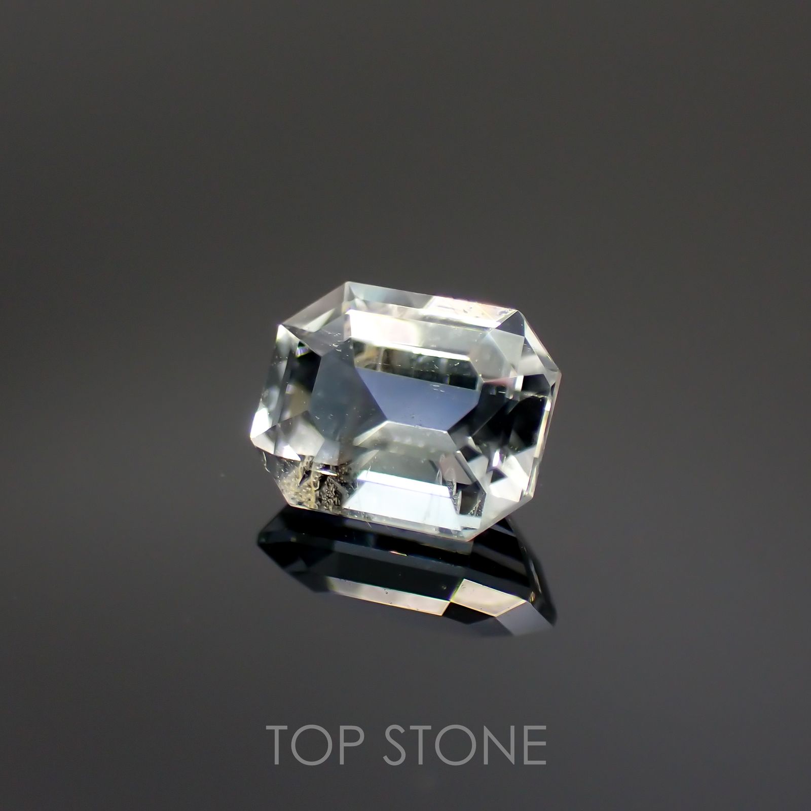 ジェレメジェバイト(宝石名エレメージェバイト) ナミビア産 0.685ct ソ付(彩珠)[20095019]5.7×4.4mm前後