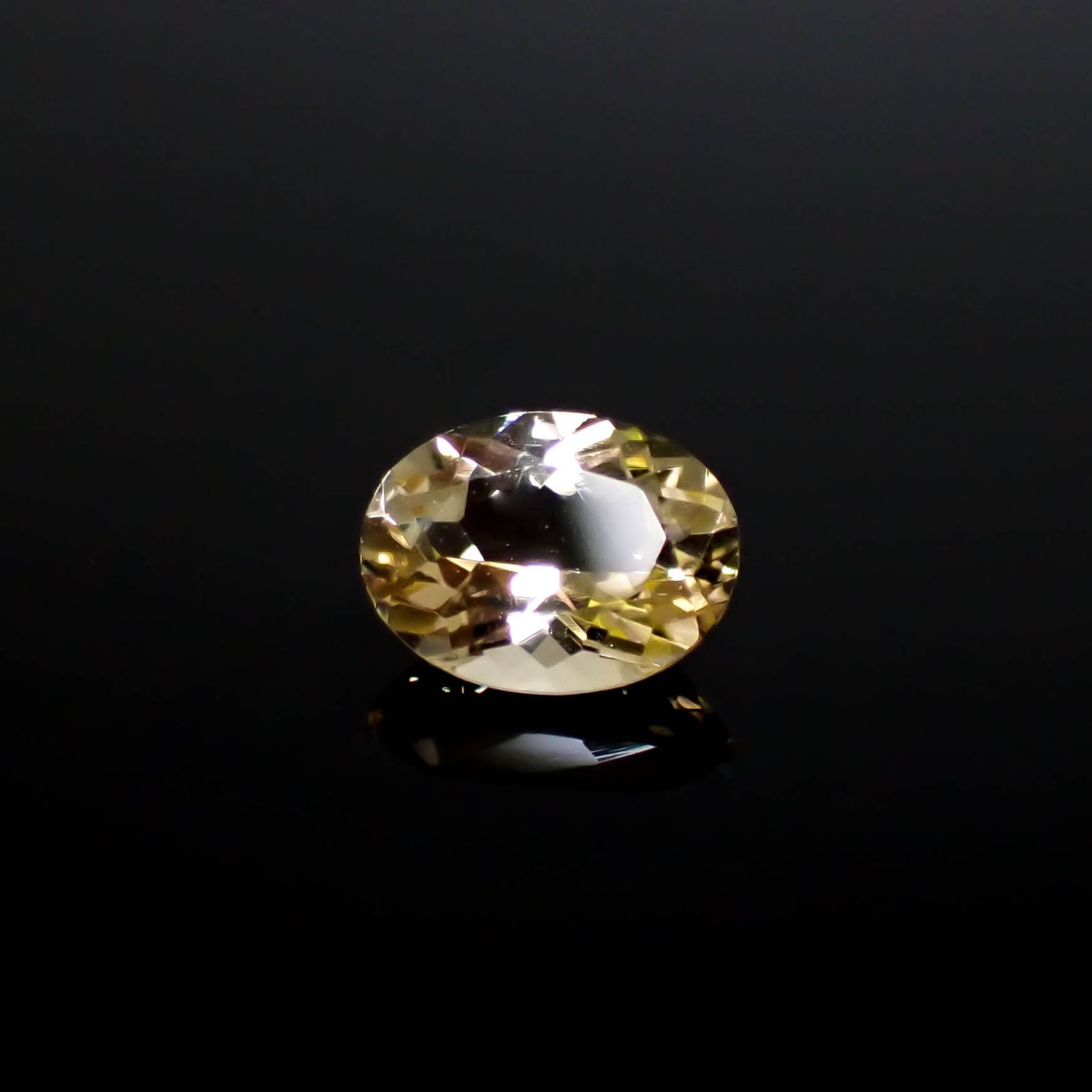 イエローベリル(宝石名イエロー・ベリル)ブラジル産 1.23ct 識別済[250329990]8.1x6.2mm前後