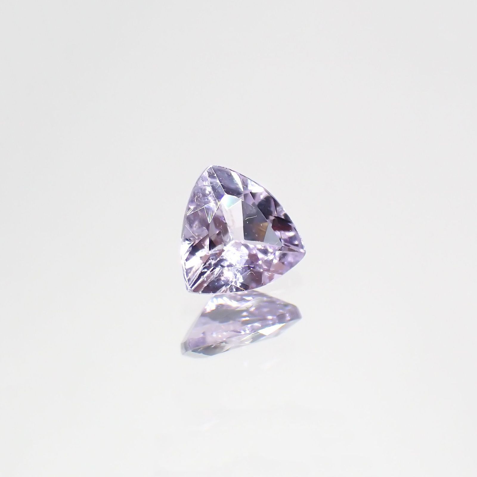 ラベンダーゾイサイト(宝石名ゾイサイト)タンザニア産 0.38ct 識別済[220115057]5x5mm前後