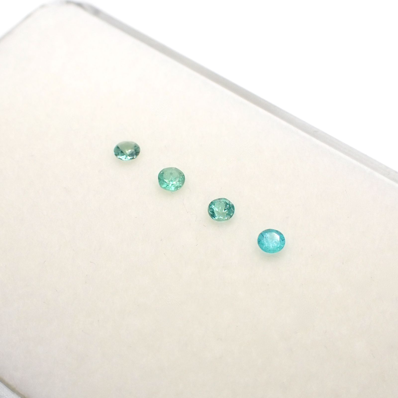 パライバトルマリン カラーグラデーション4pcsセット ブラジル産 0.16ct(4pcs合計)[230220499]2.2-2.3x2.2-2.3mm前後