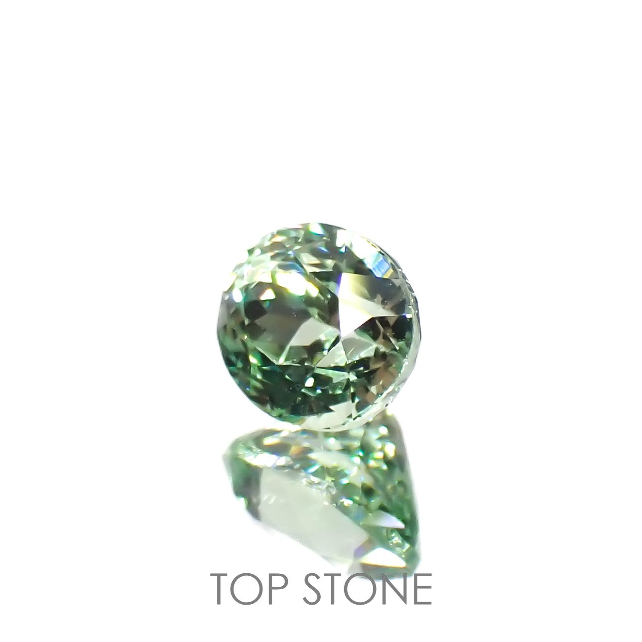 ミントガーネット(宝石名グリーン グロッシュラー・ガーネット)タンザニア産 0.61ct 識別済[221018624]5.2x4.3mm前後
