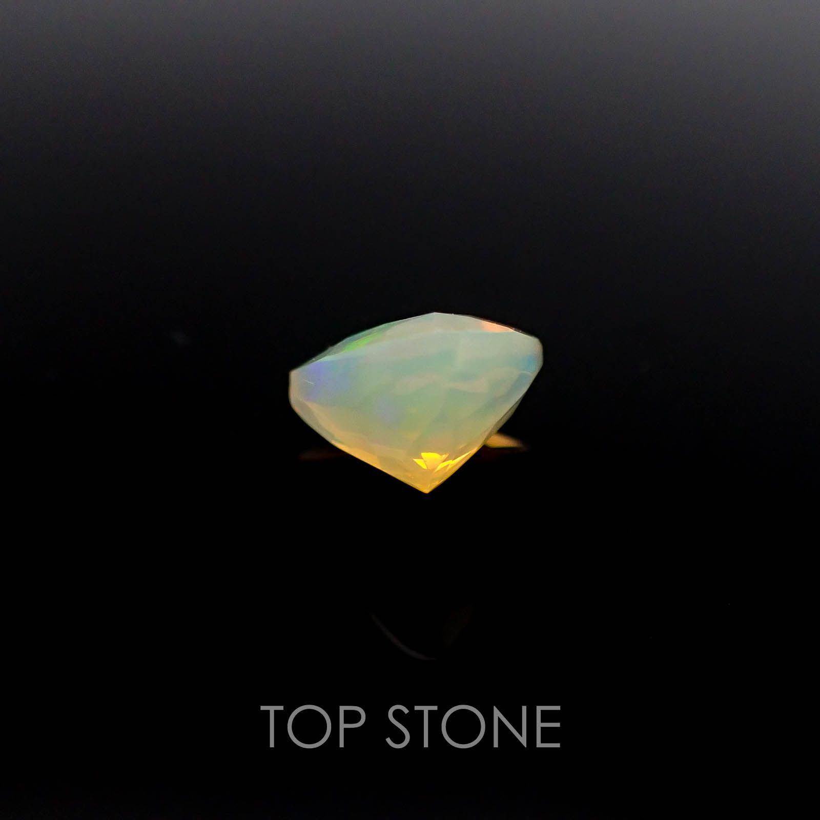 エチオピアオパール(宝石名オパール) エチオピア産 2.11ct 識別済[20073759]9.7×9.7mm前後