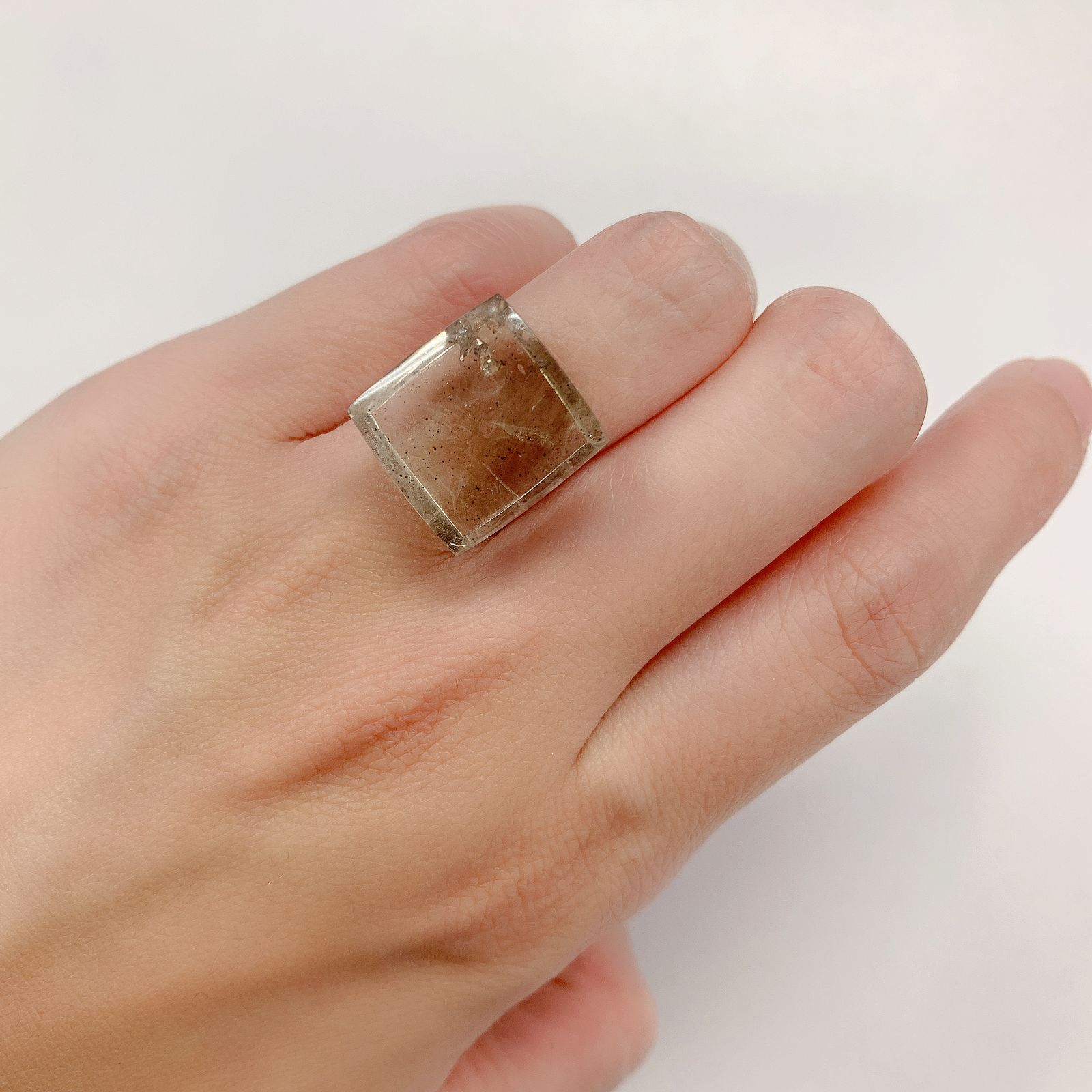 ティンカーベルクォーツ ブラジル産 12.80ct[19111650]15.3×14.6mm前後