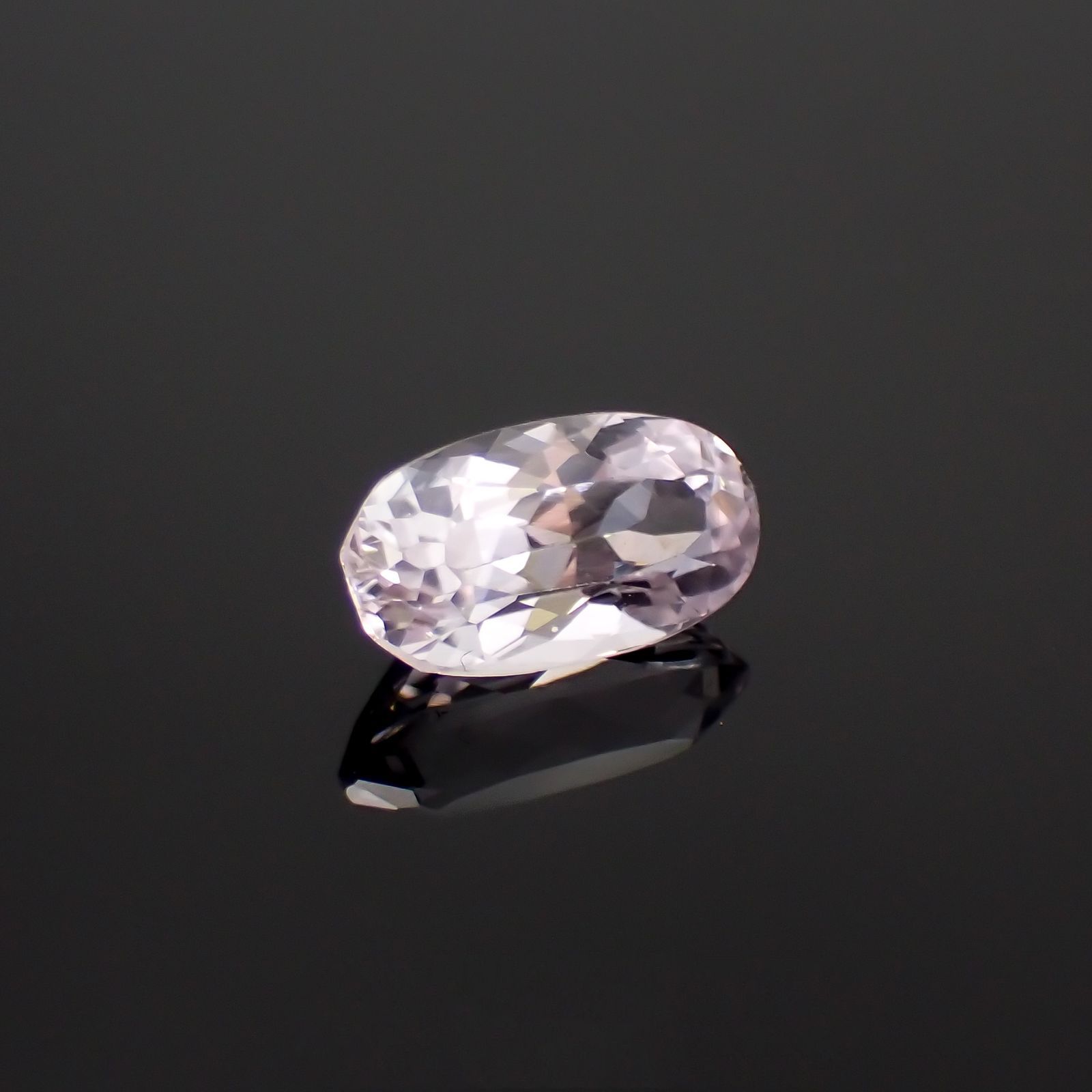 クンツァイト アフガニスタン産 2.31ct[240219606]10.7x5.8mm前後