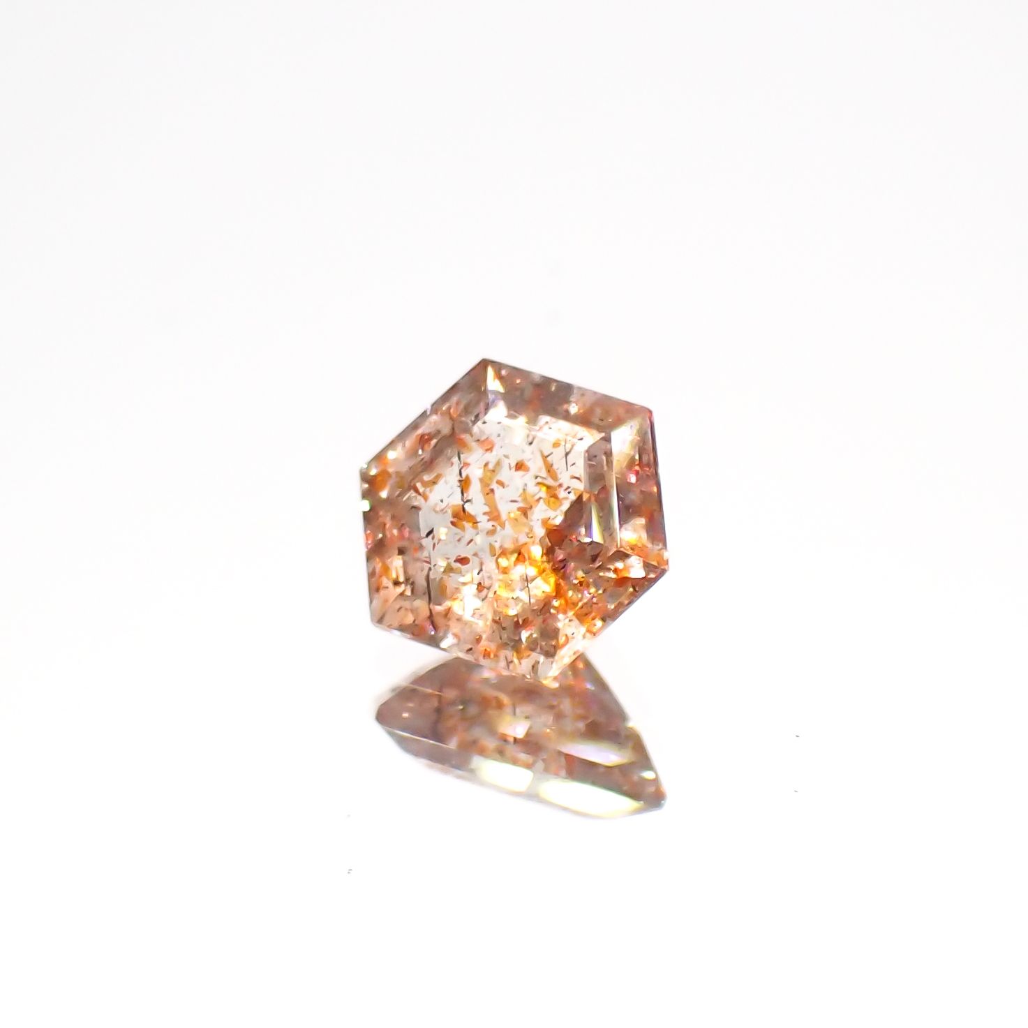 ◇ヘキサゴンカット◇イリュージョンサンストーンイリュージョンサンストーン タンザニア産 0.37ct[230320961]4.8x4.5mm前後