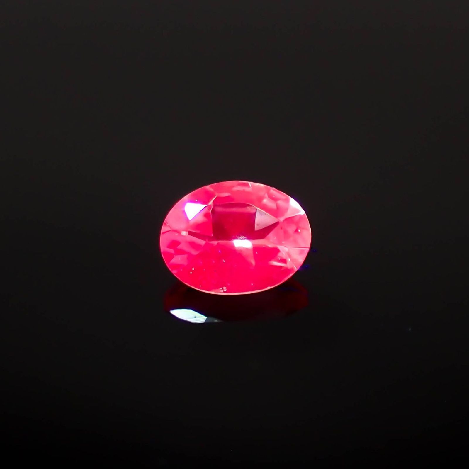 シルキーピンクスピネル タンザニア産 0.22ct / 4.1x3mm前後 [230421578]