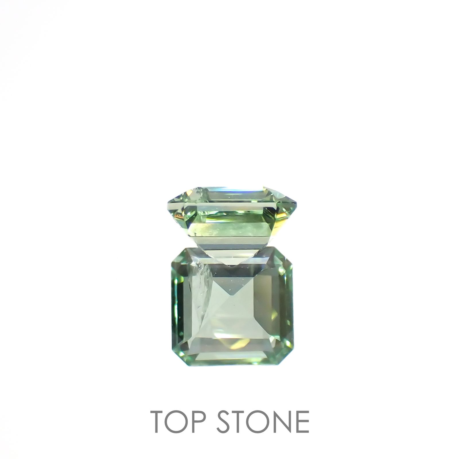 バナジウムコーネルピン(宝石名コーネルピン)タンザニア・タンガ州産 0.57ct 識別済[220716764]4.9x4.8mm前後