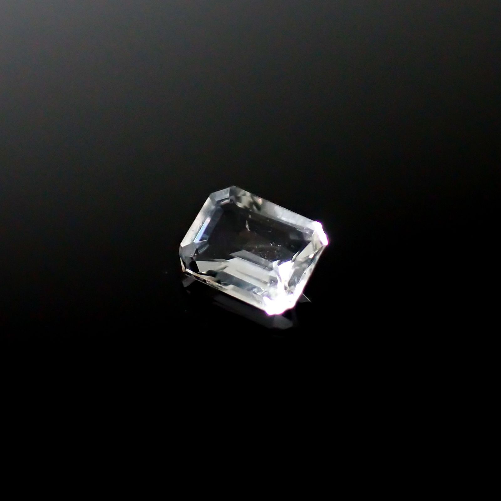 テネブレッセンススキャポライト アフガニスタン産 0.17ct / 4.2x3.1mm前後 [260532257]