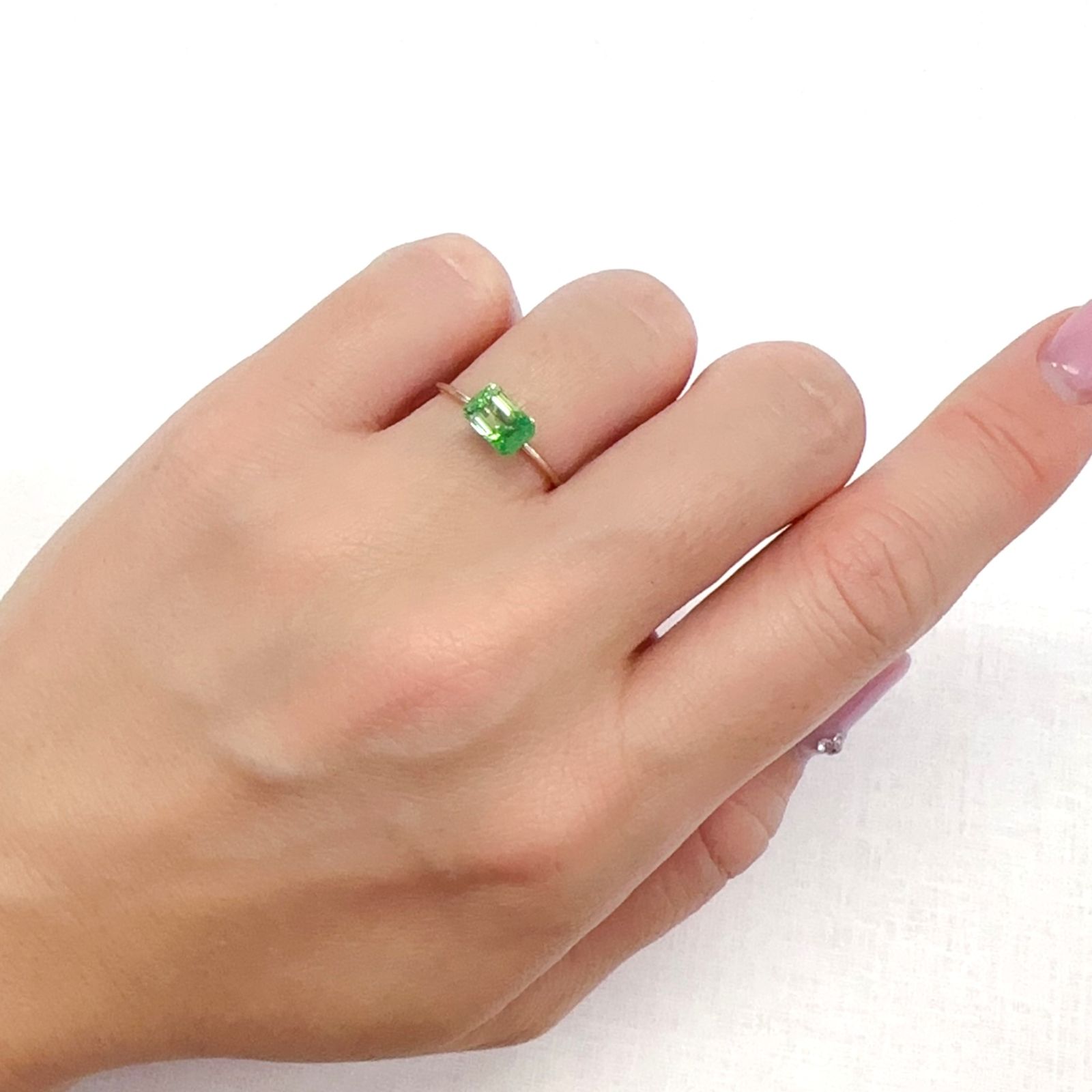 バイカラーツァボライト(宝石名グリーン グロッシュラー・ガーネット)タンザニア産 1.15ct 識別済[231124260]7x4.7mm前後