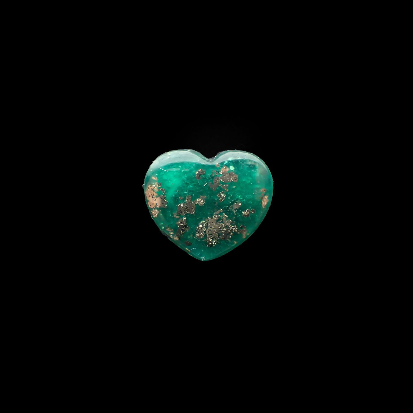 パイライトインエメラルド(宝石名パイライトインエメラルド) コロンビア・チボール鉱山産 2.584ct 彩珠鑑付[250611502]10.3×12mm前後