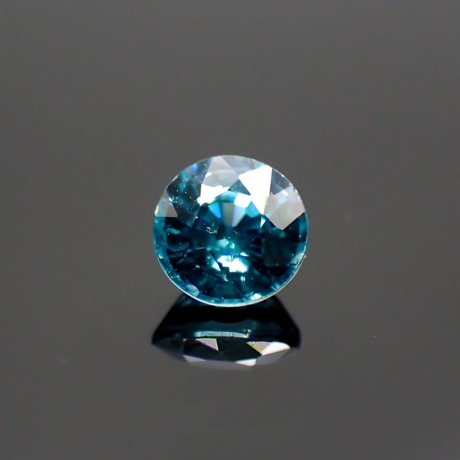 ブルージルコン(宝石名ジルコン)カンボジア産 0.61ct 識別済[220113989]4.4x4.4mm前後