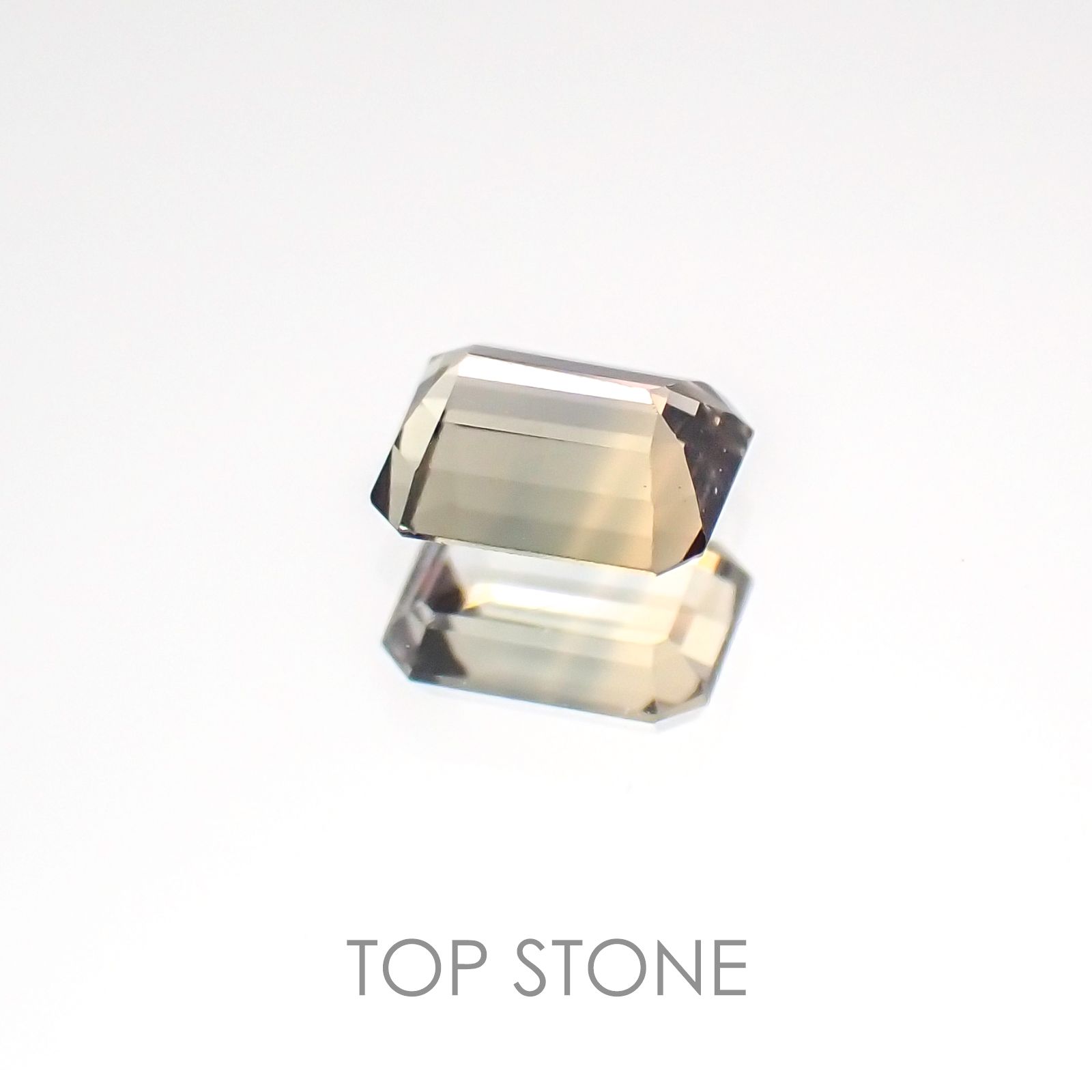 バイカラーサファイア(宝石名バイカラー・サファイア) タンザニア産 0.24ct 識別済[20117289]3.8×3mm前後