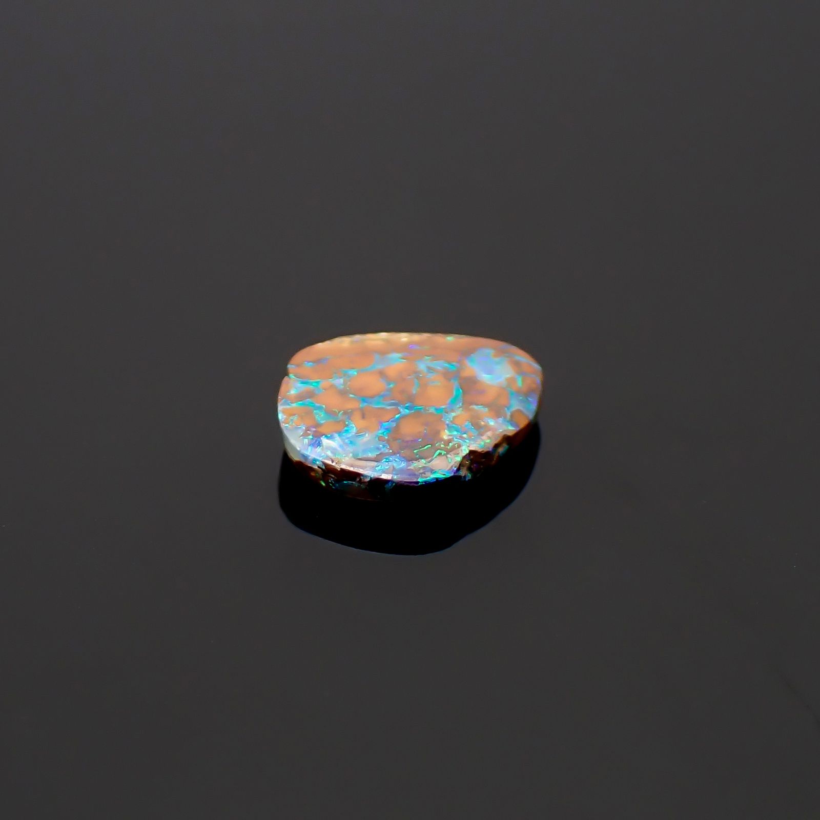 ボルダーオパール オーストラリア産 0.87ct / 8.8x7.7mm前後 [260933074]