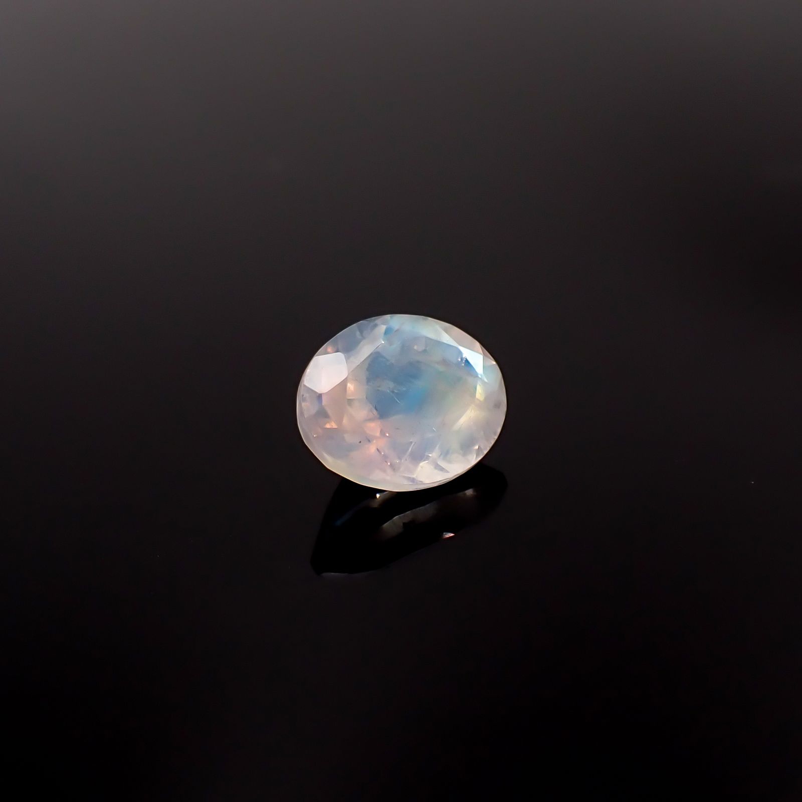 レインボームーンストーン インド・ビハール産 2.90ct / 10.7x8.5mm前後 [260431973]