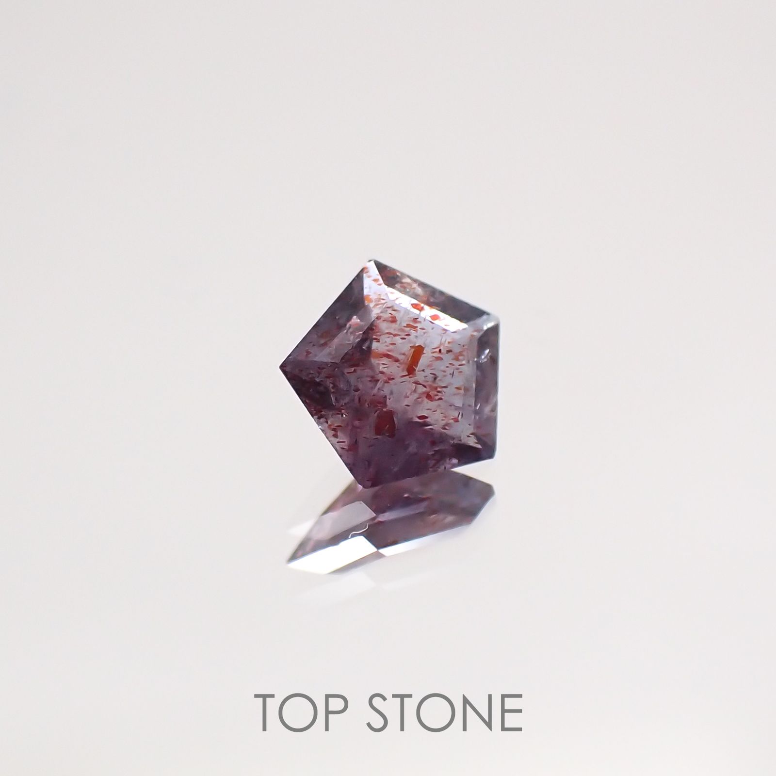 ◇ペンタゴンカット◇ブラッドショットアイオライトSA インド産 ルース 0.13ct[210610984]4×4mm前後 | TOP  STONE(トップストーン)