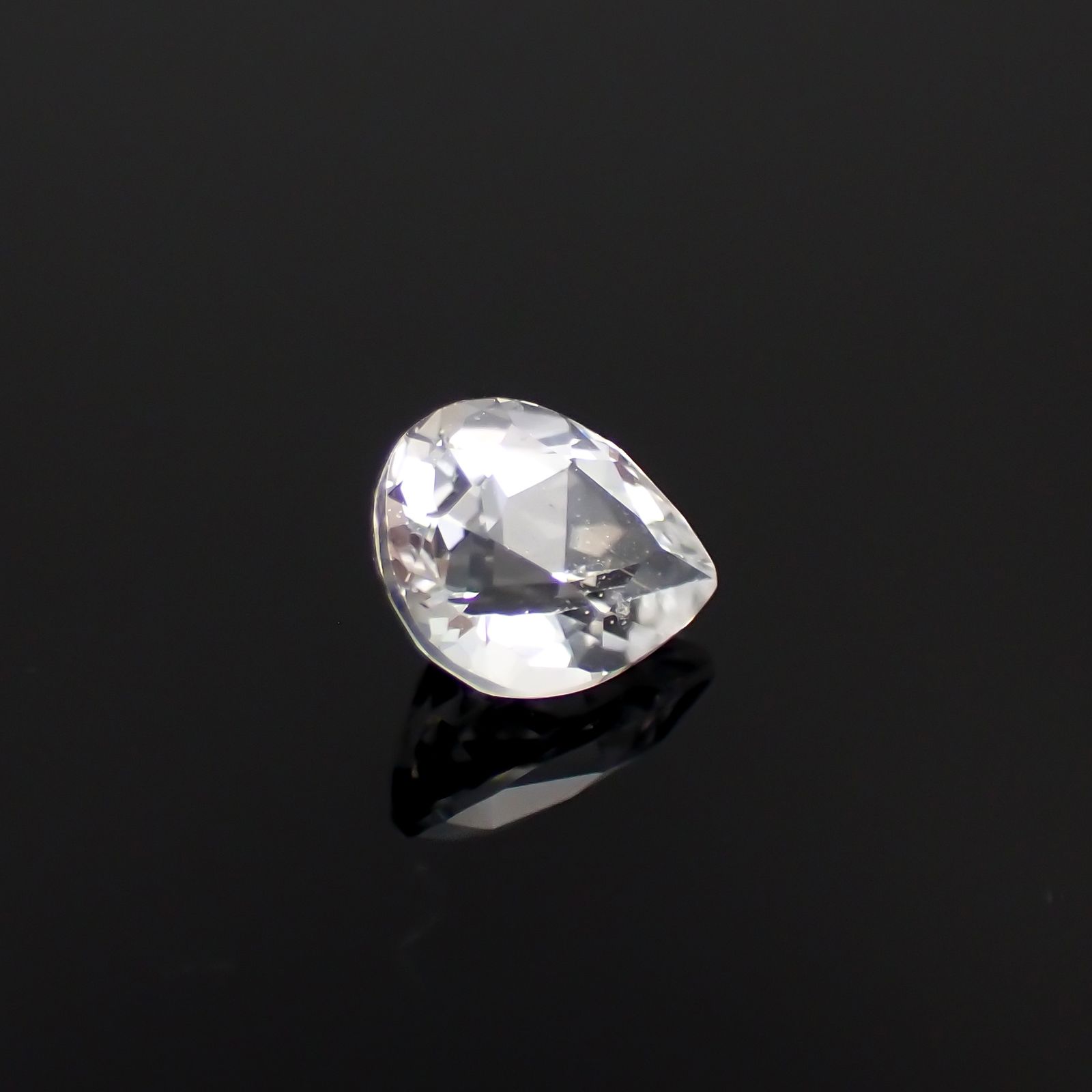 フェナカイト(宝石名フェナカイト)ブラジル産 0.54ct 識別済[230923397]6x4.9mm前後