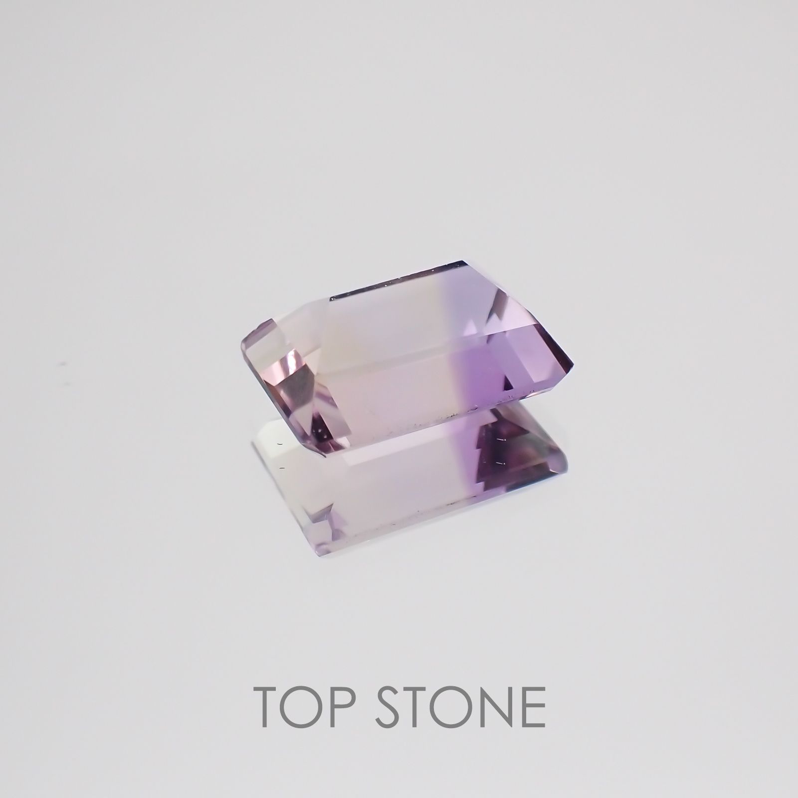 アワーグラスアメジスト(宝石名バイカラー・クォーツ) モロッコ産 2.73ct 識別済[21038596]10.2×7.1mm前後