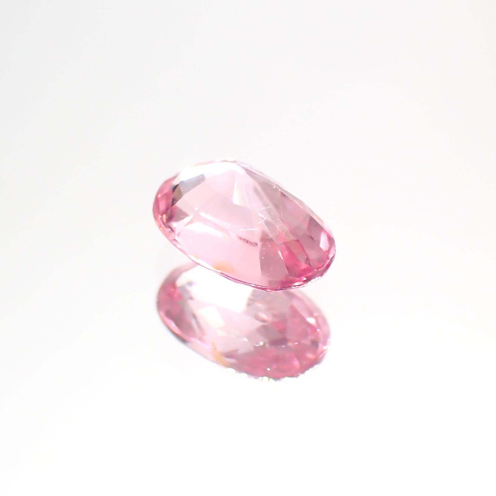 ピンクスピネル(宝石名ピンク・スピネル)タンザニア産 1.212ct ソ付(彩珠)[230722571]7.6x5mm前後