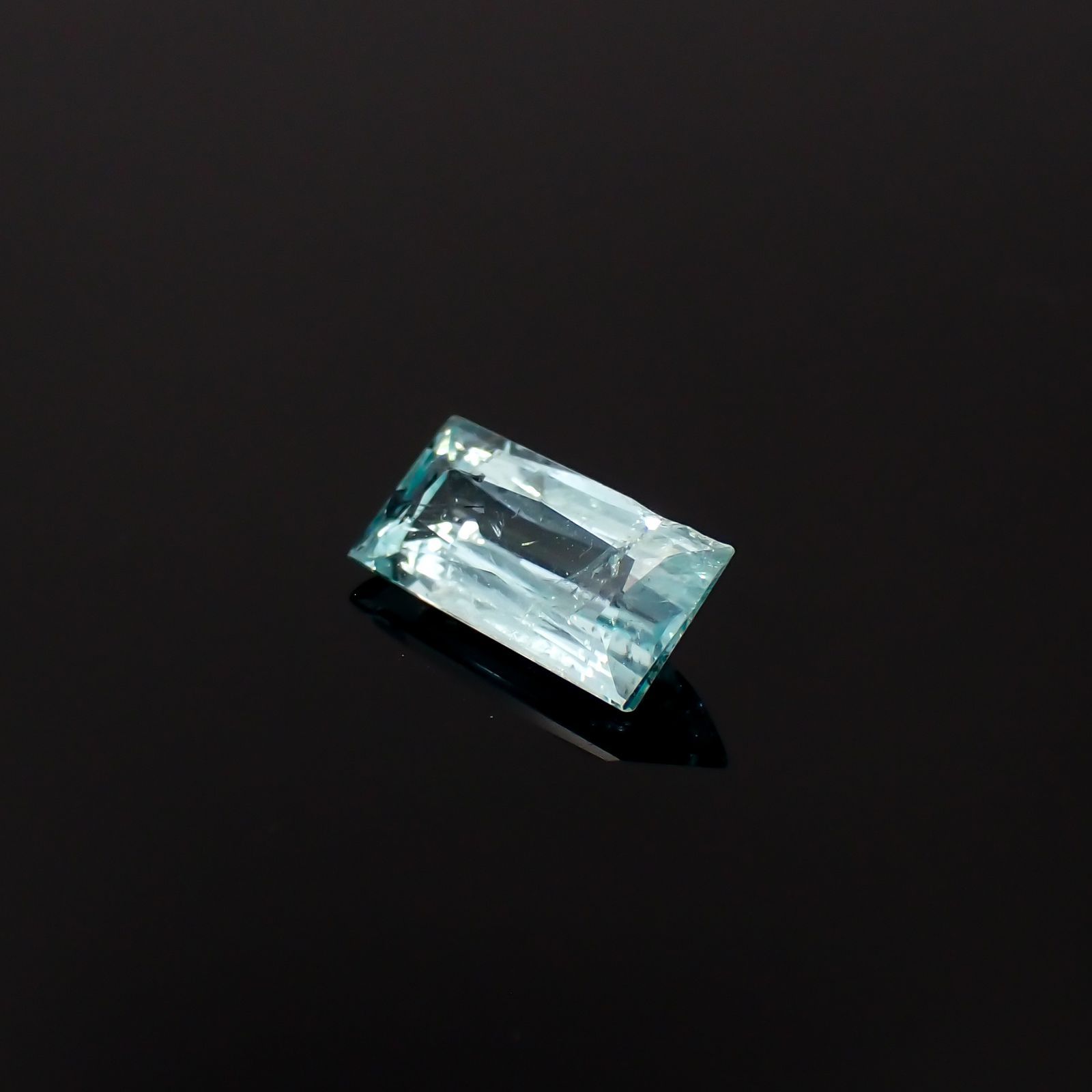 パライバトルマリン(宝石名トルマリン/別名パライバ・トルマリン)モザンビーク産 識別済 0.77ct / 8.1x4mm前後 [230522239]