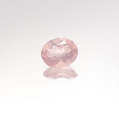 ディープローズクォーツ(宝石名ローズ・クォーツ)モザンビーク産 0.47ct 識別済[230722937]5.8x4.6mm前後