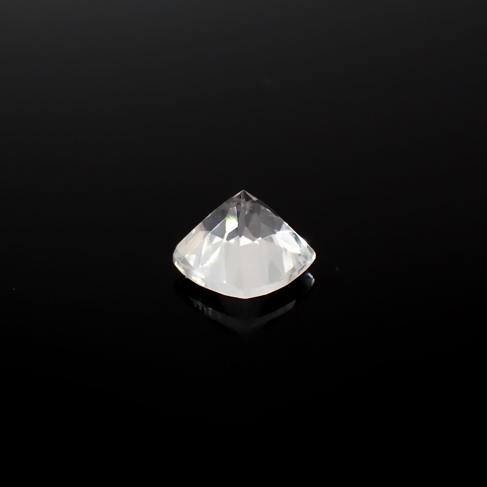 ゴッシェナイト パキスタン・ヒマラヤ産 1.36ct[240527459]7.2x7.1mm前後