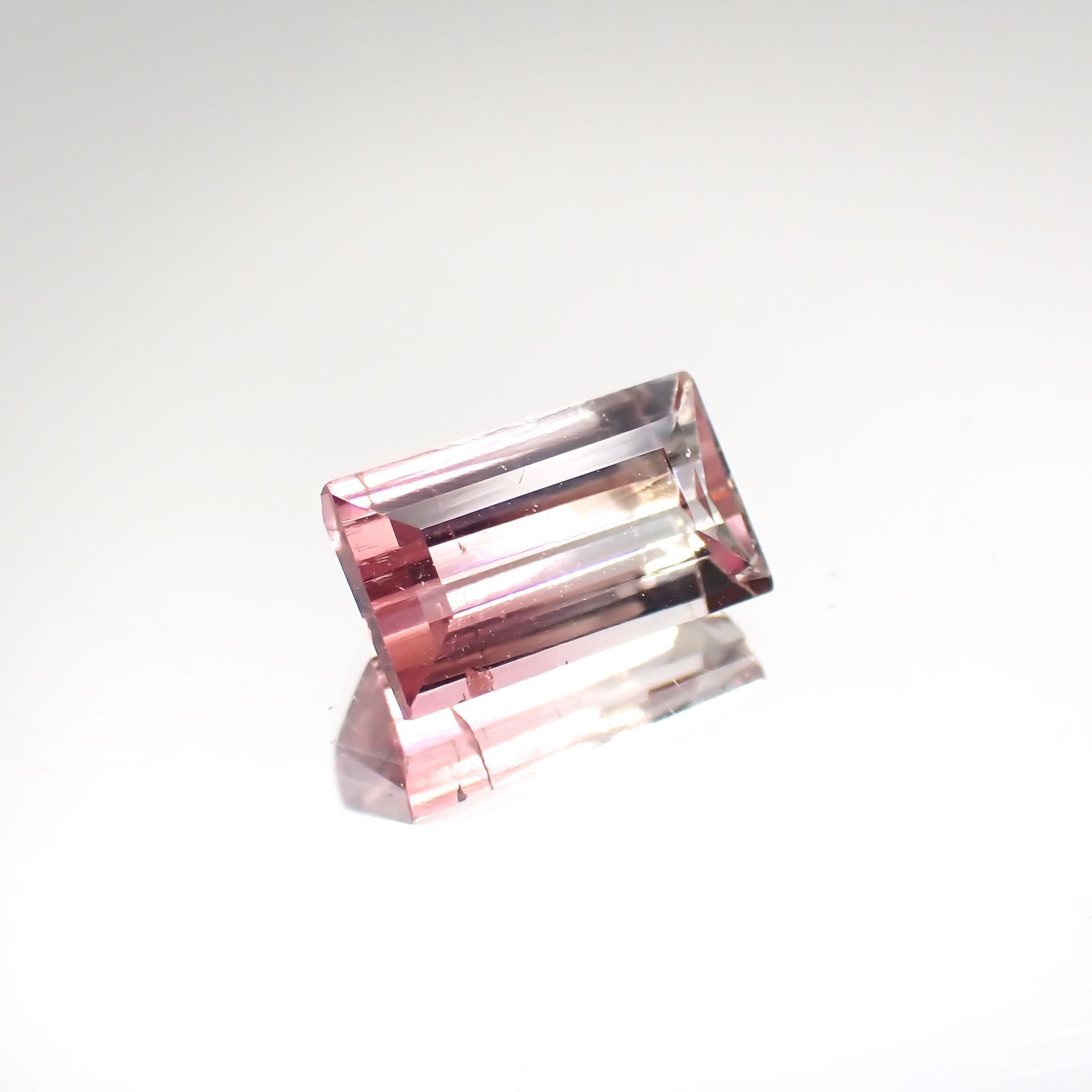 バイカラートルマリン(宝石名バイカラー・トルマリン)ブラジル産 1.241ct ソ付(彩珠)[230622373]7.8x4.6mm前後