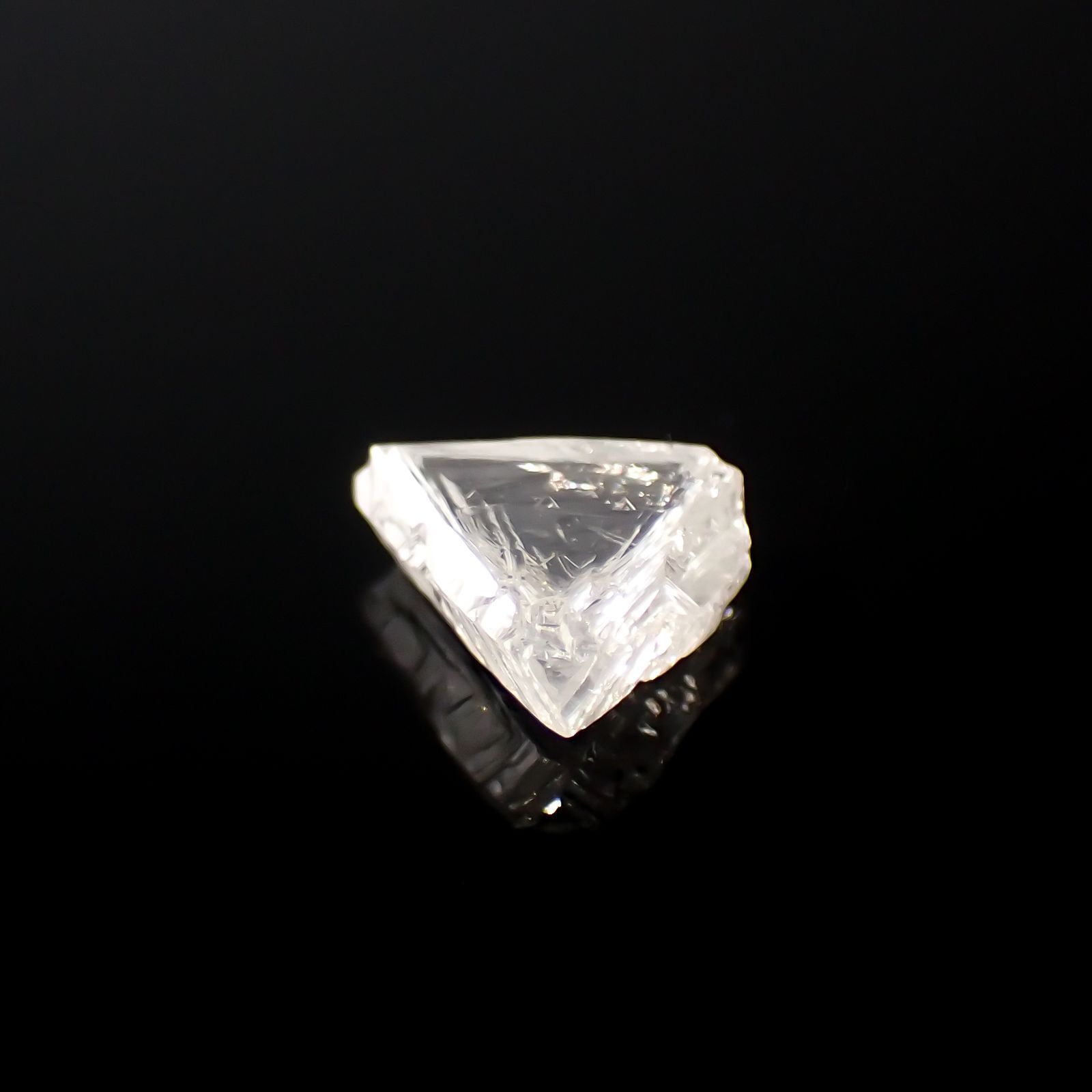 マクルダイヤモンド(宝石名ダイアモンド)カナダ産 原石 0.45ct 識別済[220115339]5.2x4.5mm前後