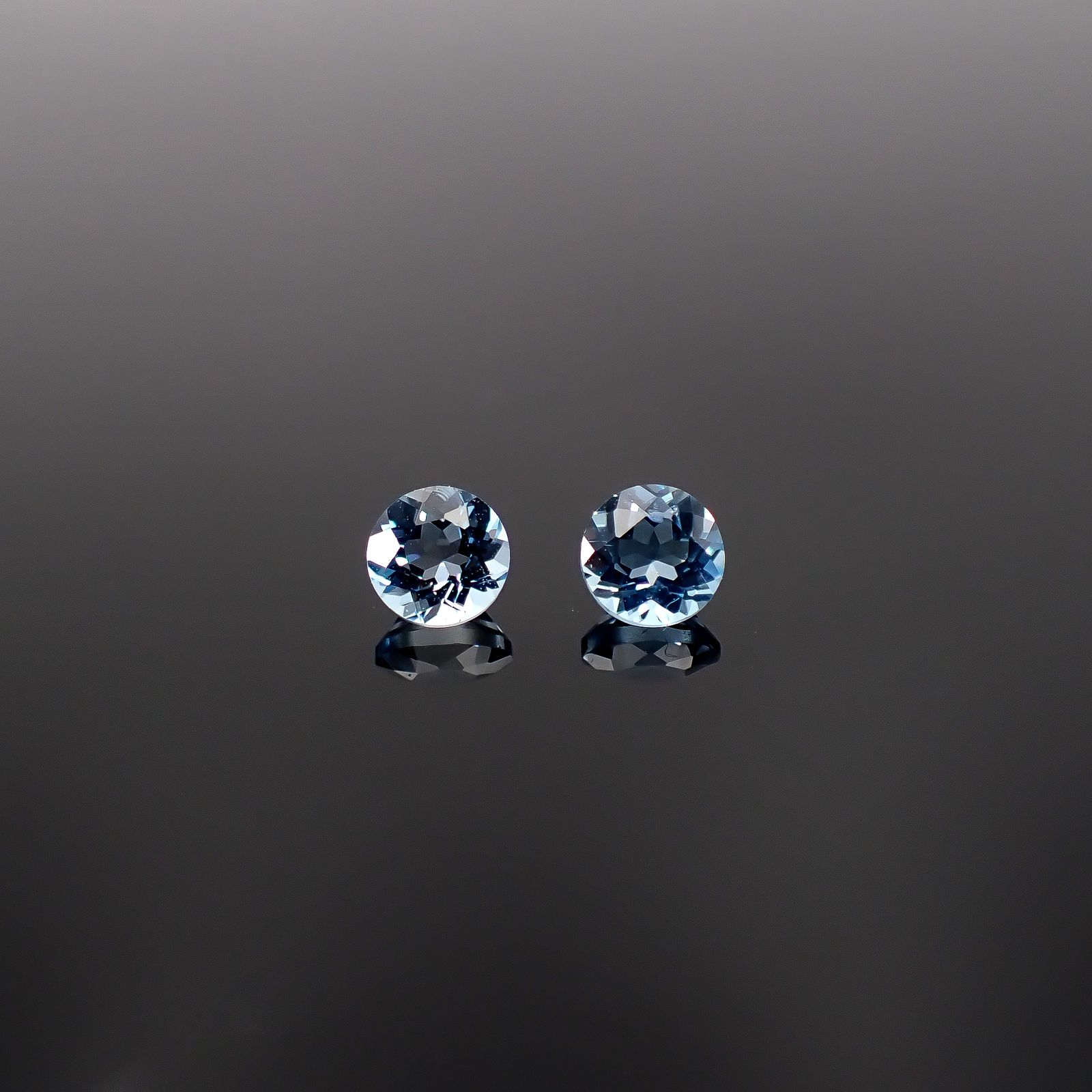 ◇ペアセット◇アクアマリン(宝石名アクアマリン)ブラジル産 識別済 0.51ct(2pcs合計) / 4x4mm前後 [260231761]