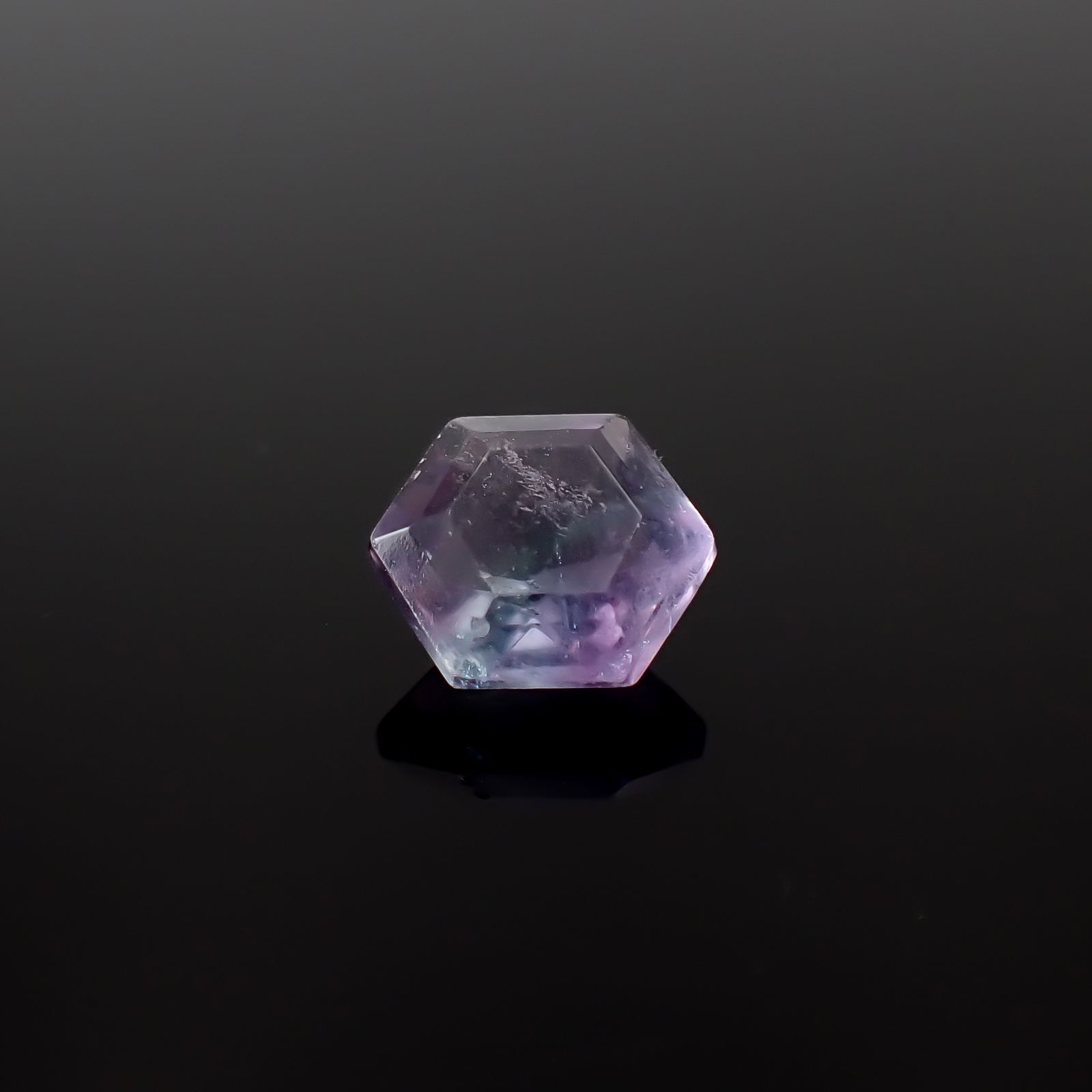 ◇ヘキサゴンカット◇パーティカラーフローライト フルオレッセンス 中国産 2.78ct[240628191]8.2x8.2mm前後