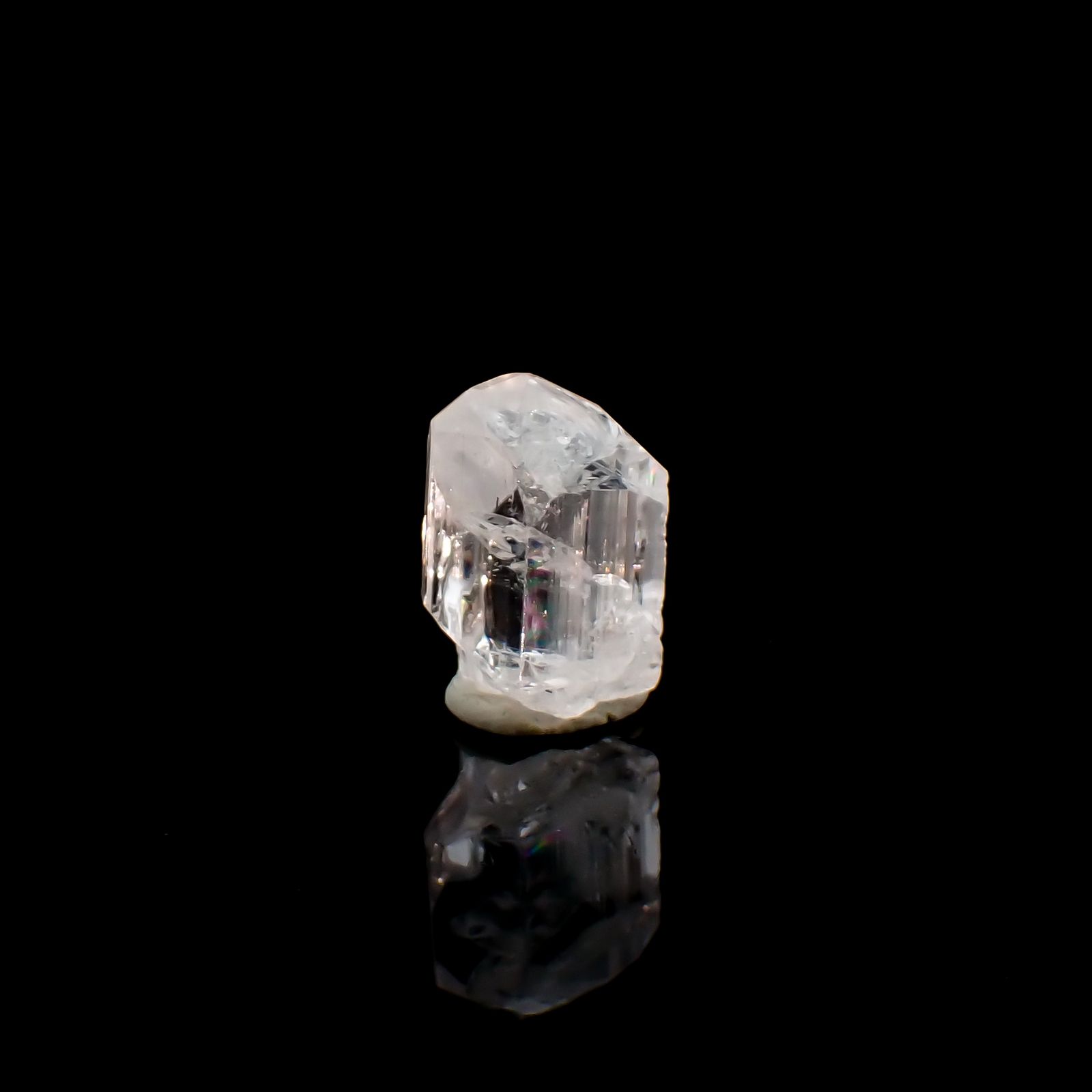 ダンビュライト原石 メキシコ産 11.67ct / 16.1x11.5mm前後 [260532169]