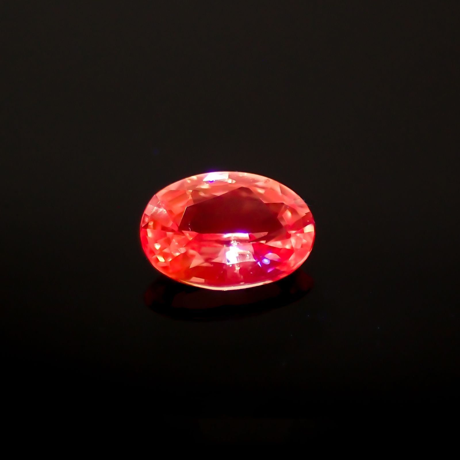 パパラチャサファイア(宝石名サファイア/別名パパラチャ・サファイア)スリランカ産 0.218ct DGL鑑付[221219220]4.46x3.14mm前後