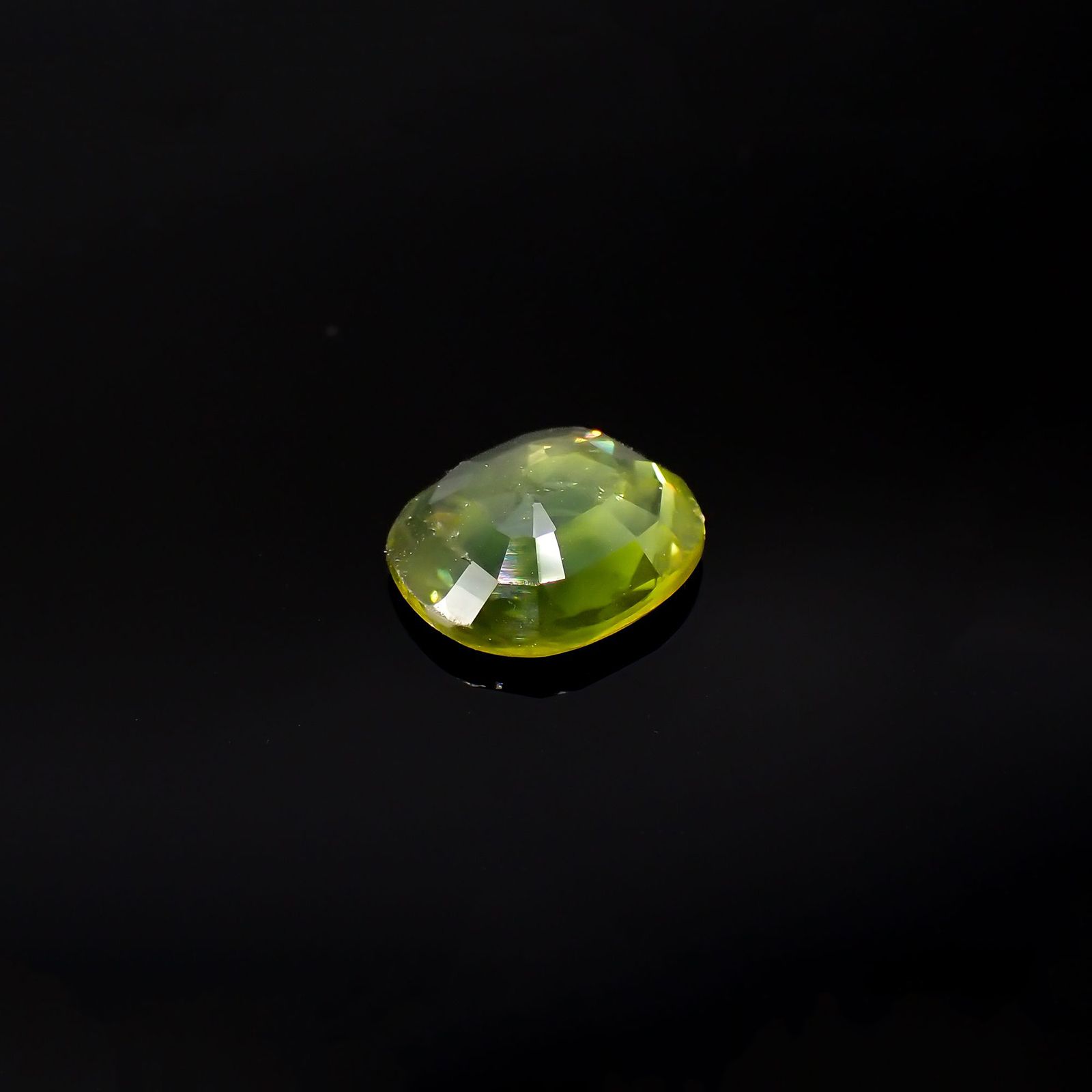 パーティカラーサファイア(宝石名パーティカラード・サファイア)タイ産 2.69ct 識別済[220717130]9.3x8.2mm前後