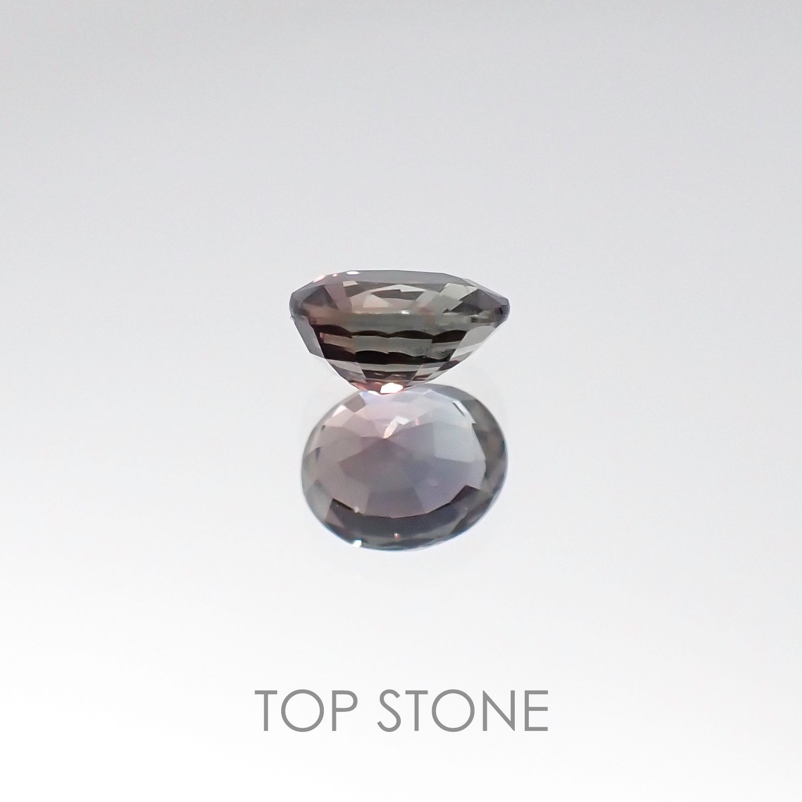 カラーチェンジサファイア非加熱(宝石名サファイア) タンザニア産 0.58ct 識別済[20096011]5.2×4.4mm前後