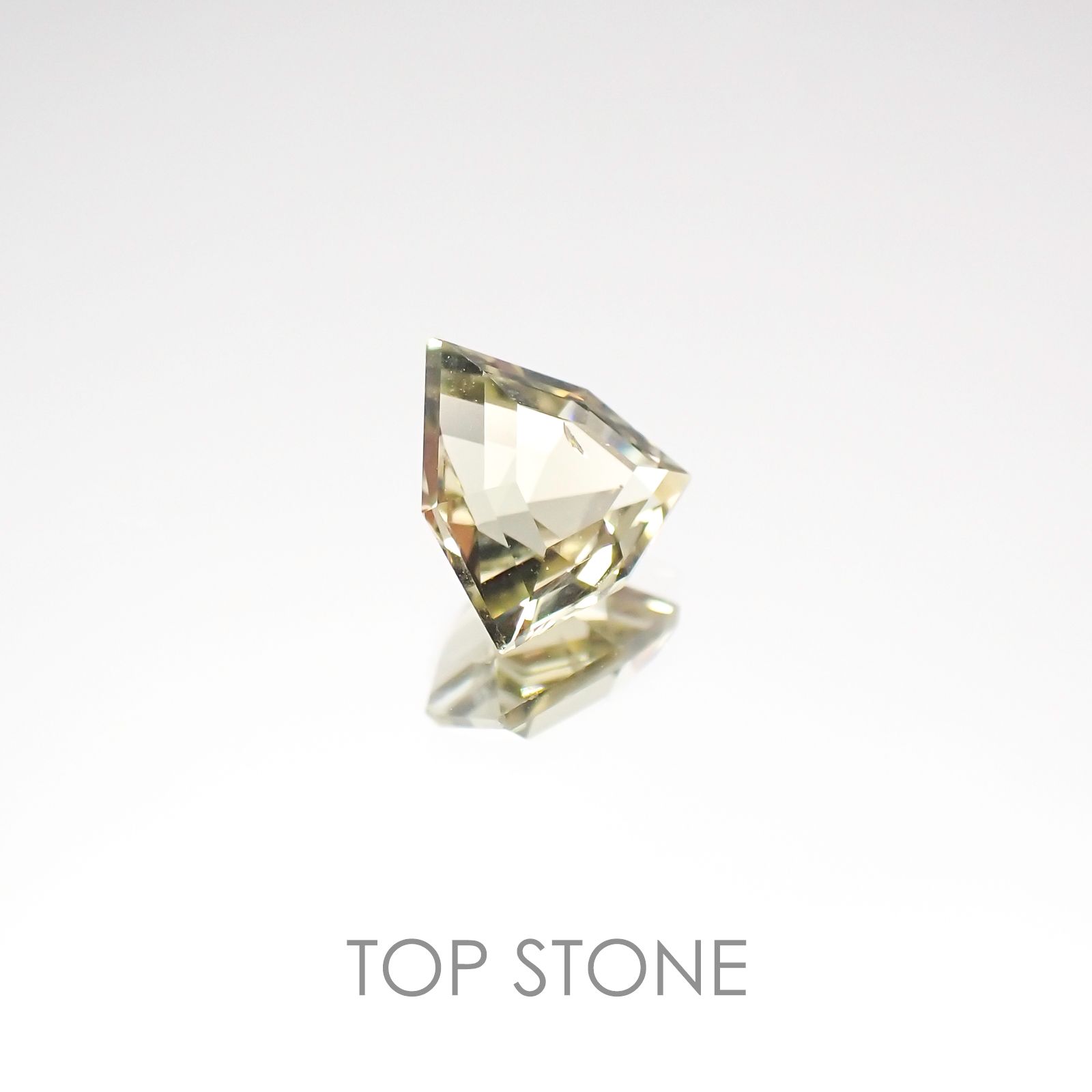 コーネルピン(宝石名コーネルピン)スリランカ産 0.85ct 識別済[220817261]6.7x6.3mm前後