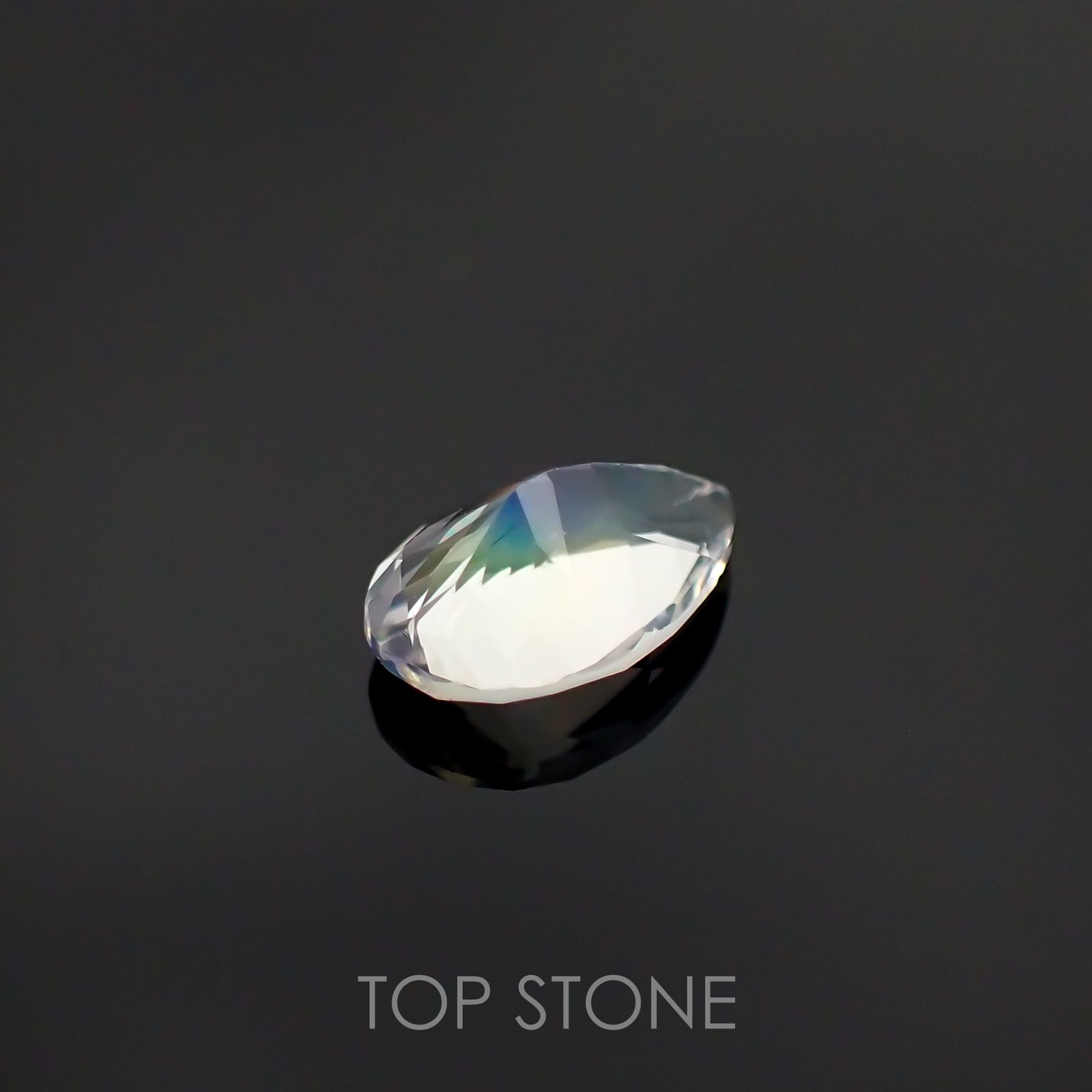 レインボームーンストーン(アンデシンラブラドライト) マダガスカル産 ルース 0.58ct[210611264]7.4×4.8mm前後