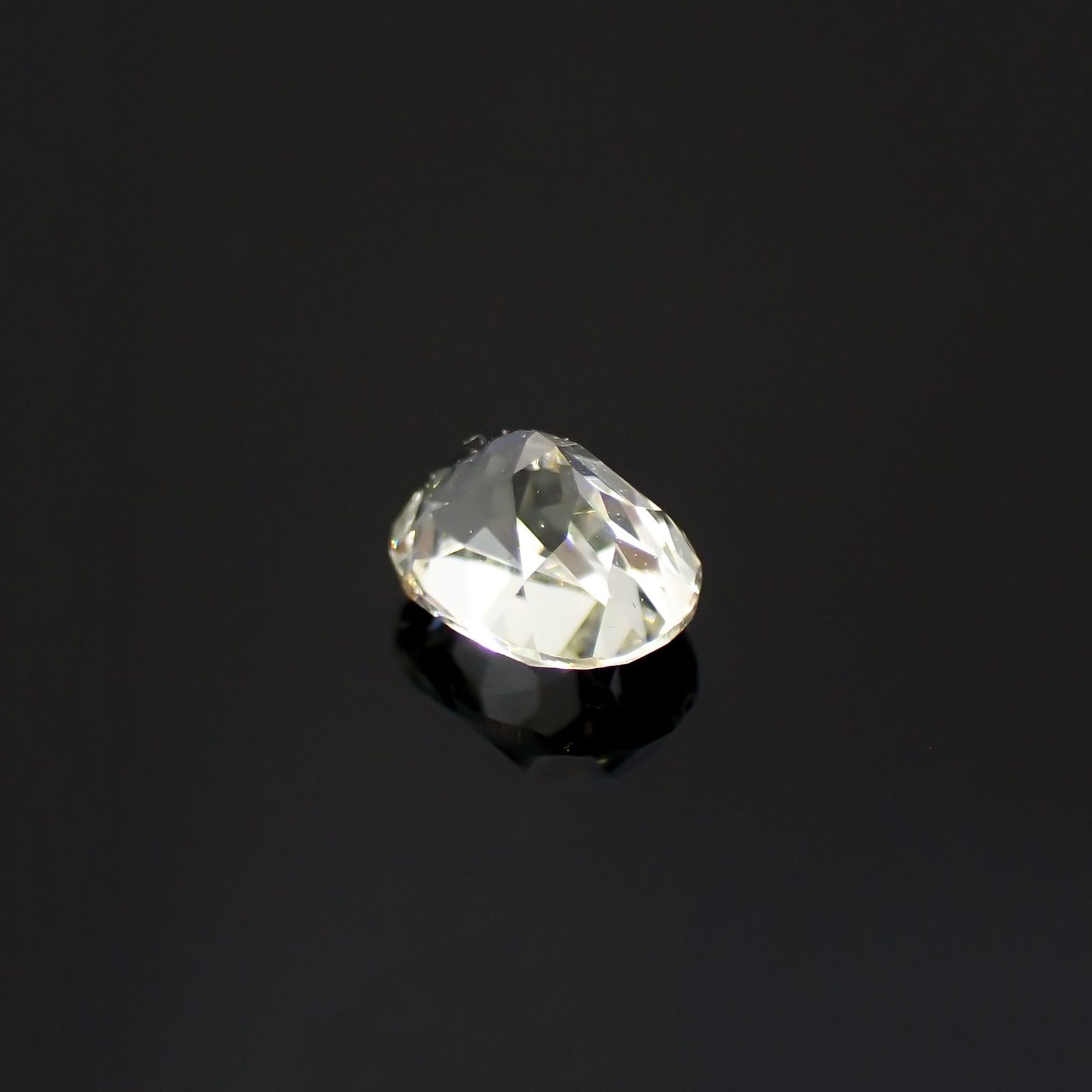 リューコガーネット(宝石名ホワイト グロッシュラー・ガーネット)ビルマ産 0.42ct 識別済[220616324]4.8x3.7mm前後