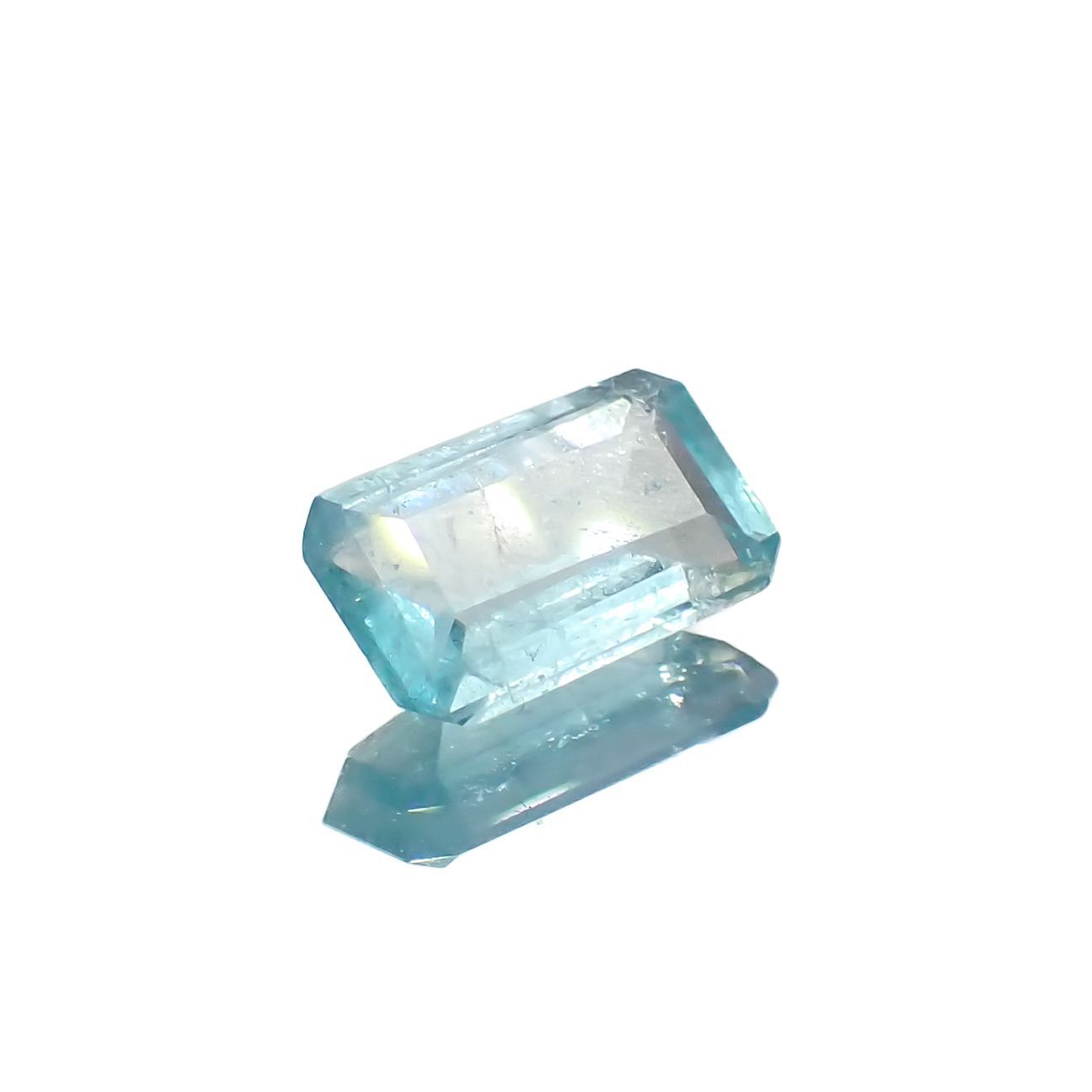 ユークレース(宝石名ブルー・ユークレース)コロンビア産 0.767ct ソ付(彩珠)[221018857]7.5x4.6mm前後