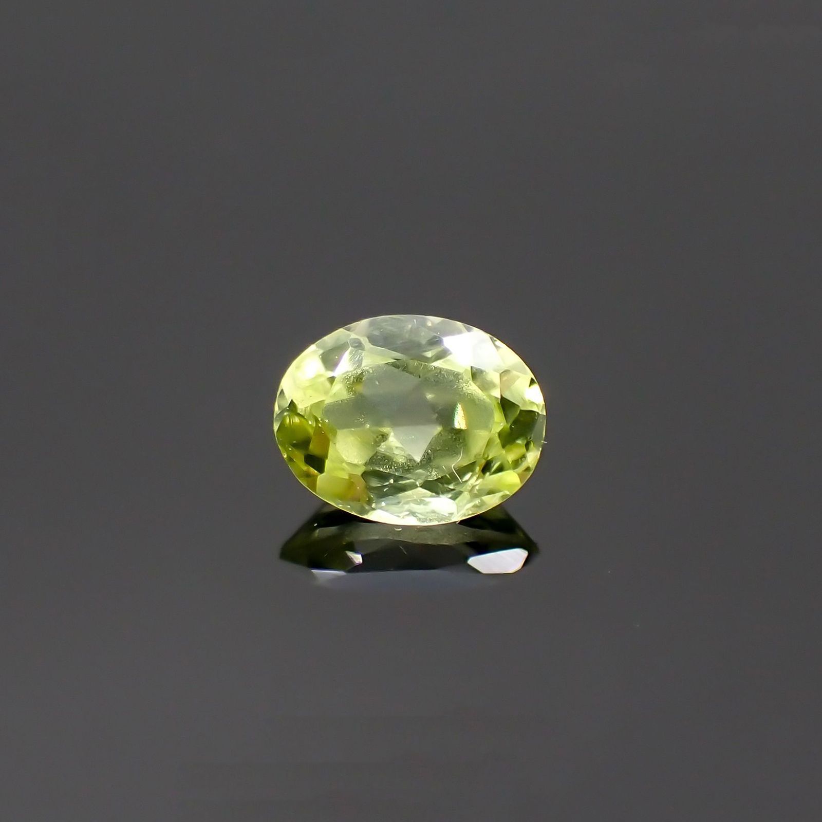 パロットクリソベリル(宝石名クリソベリル)インド産 0.39ct 識別済[220114516]5x3.9mm前後