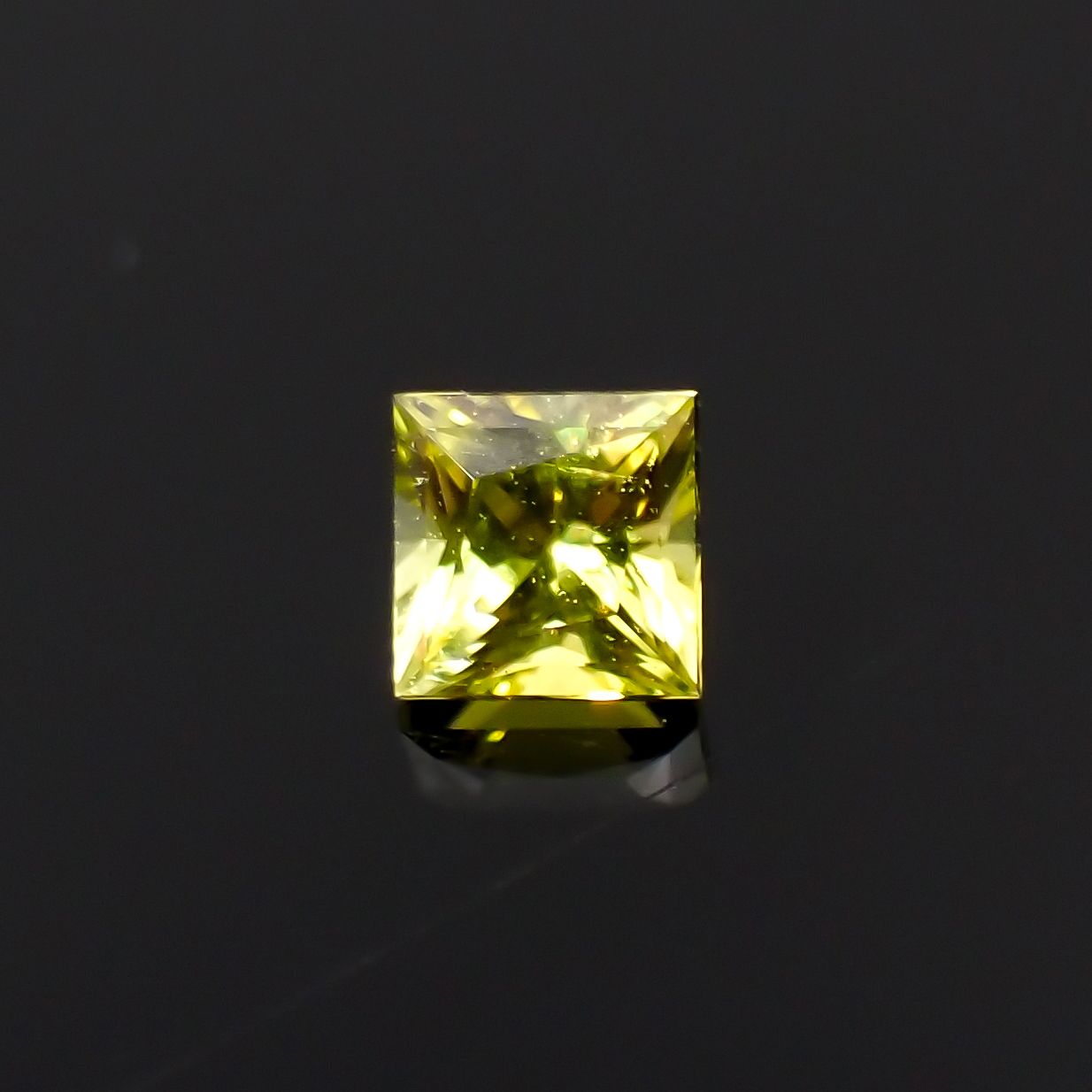 ◇プリンセスカット◇カナリートルマリン ザンビア・カナリー鉱山産 0.14ct[230823151]2.9x2.9mm前後