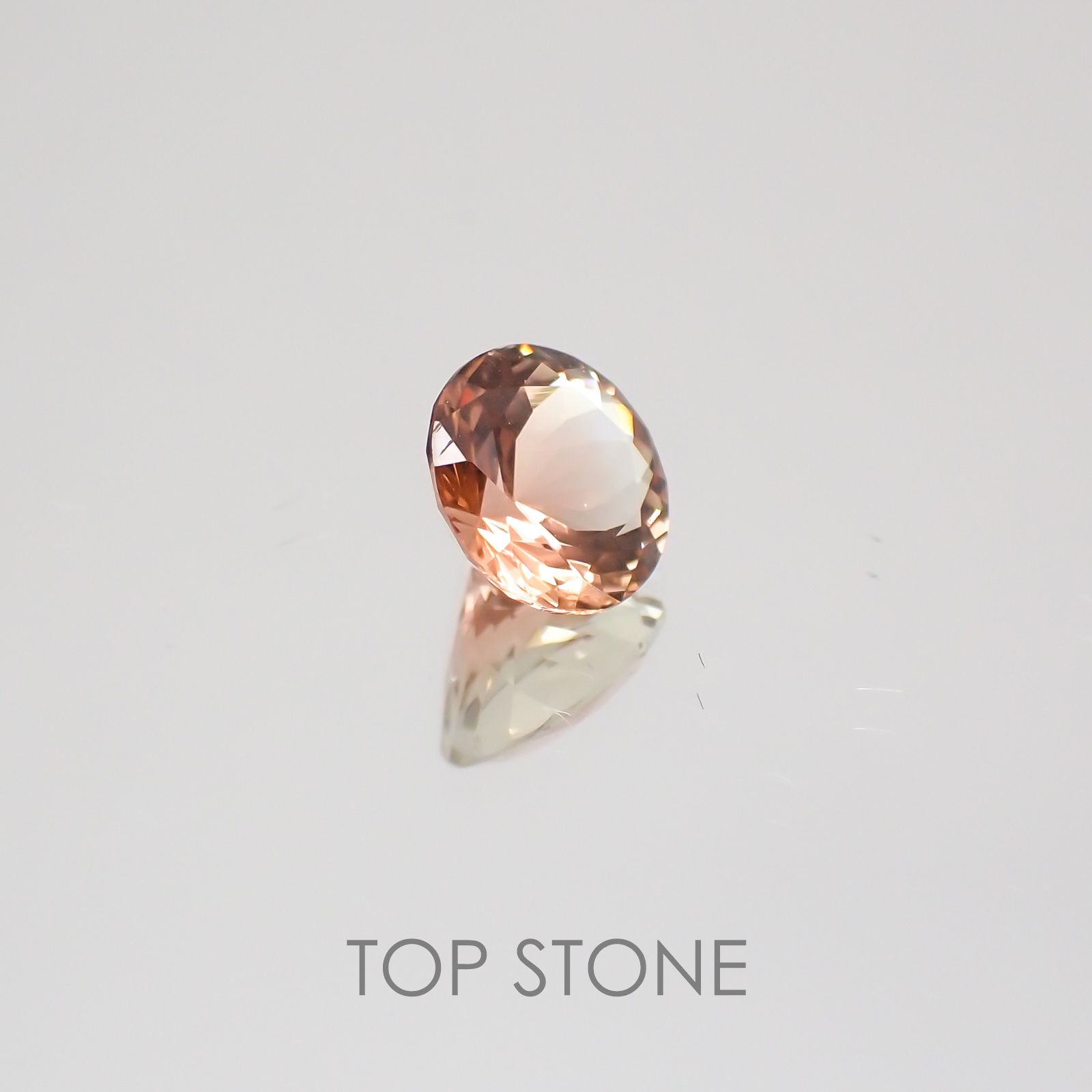 オレゴンサンストーン アメリカ産 ルース 0.71ct[20128883]5.9×5.9mm前後