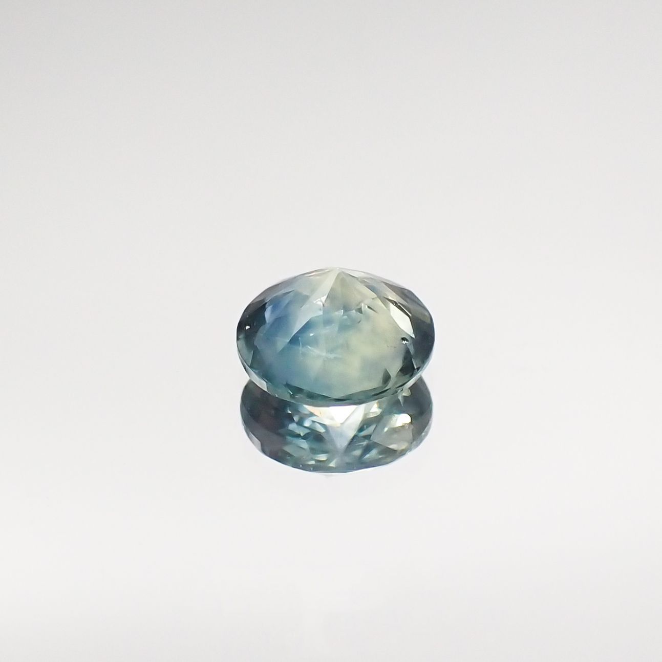 モンタナサファイア アメリカ産 ルース 0.45ct[210711633]4.6×4.6mm前後
