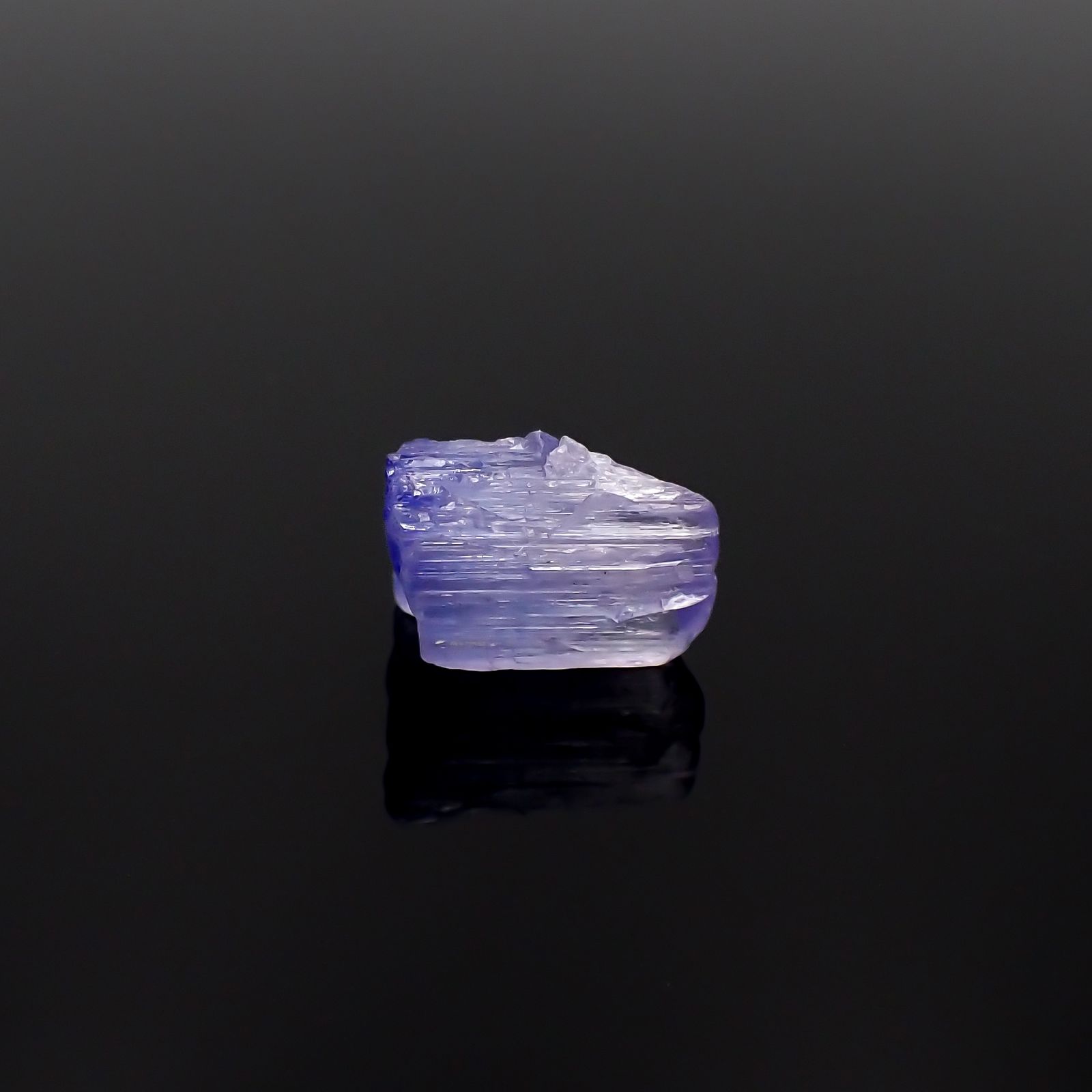 バイカラータンザナイト 原石(宝石名タンザナイト)タンザニア産 4.07ct 識別済[231224908]11.2x7.9mm前後