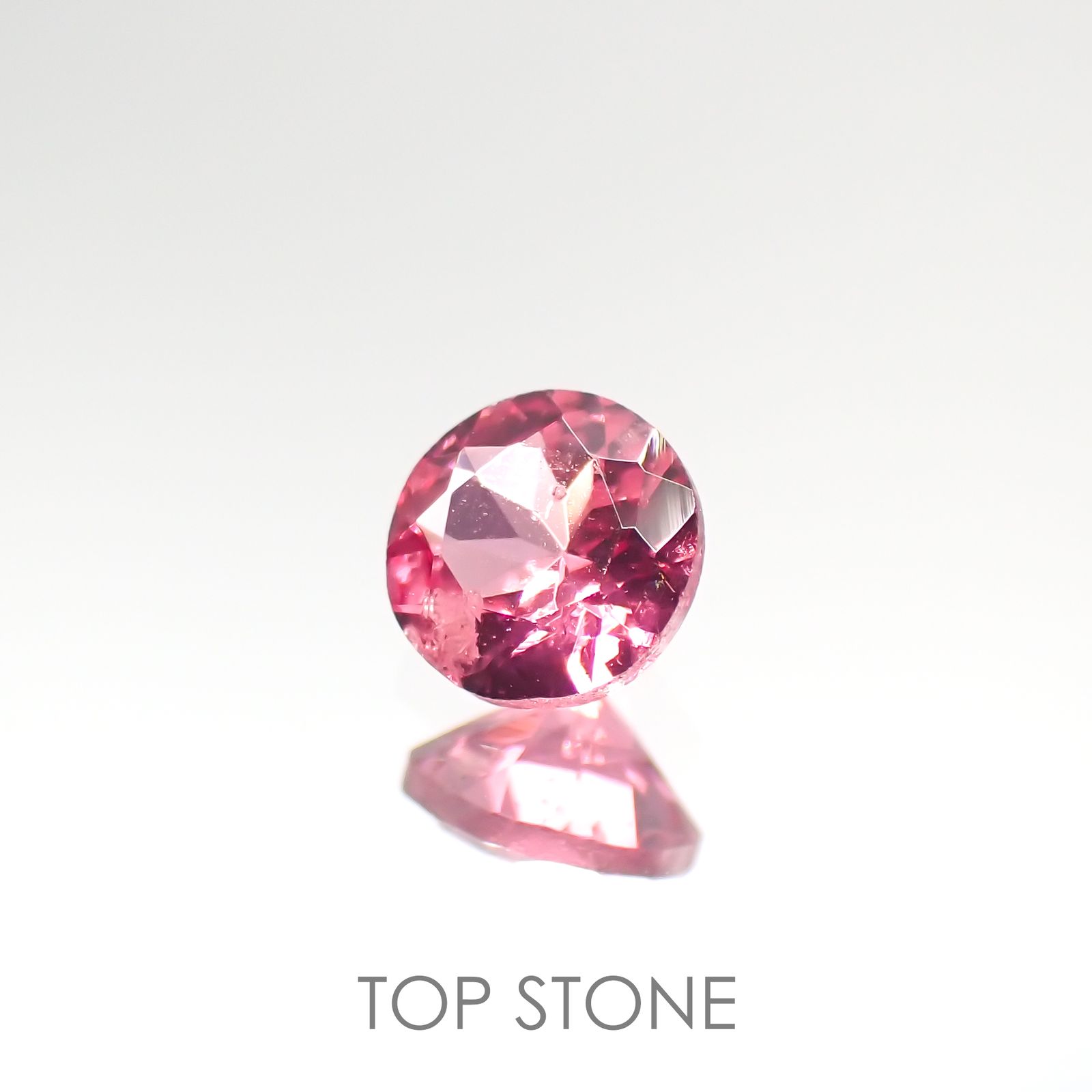 ホットピンクスピネル(宝石名ピンク・スピネル) タンザニア産 0.31ct 識別済[210812592]4.1×4.1mm前後