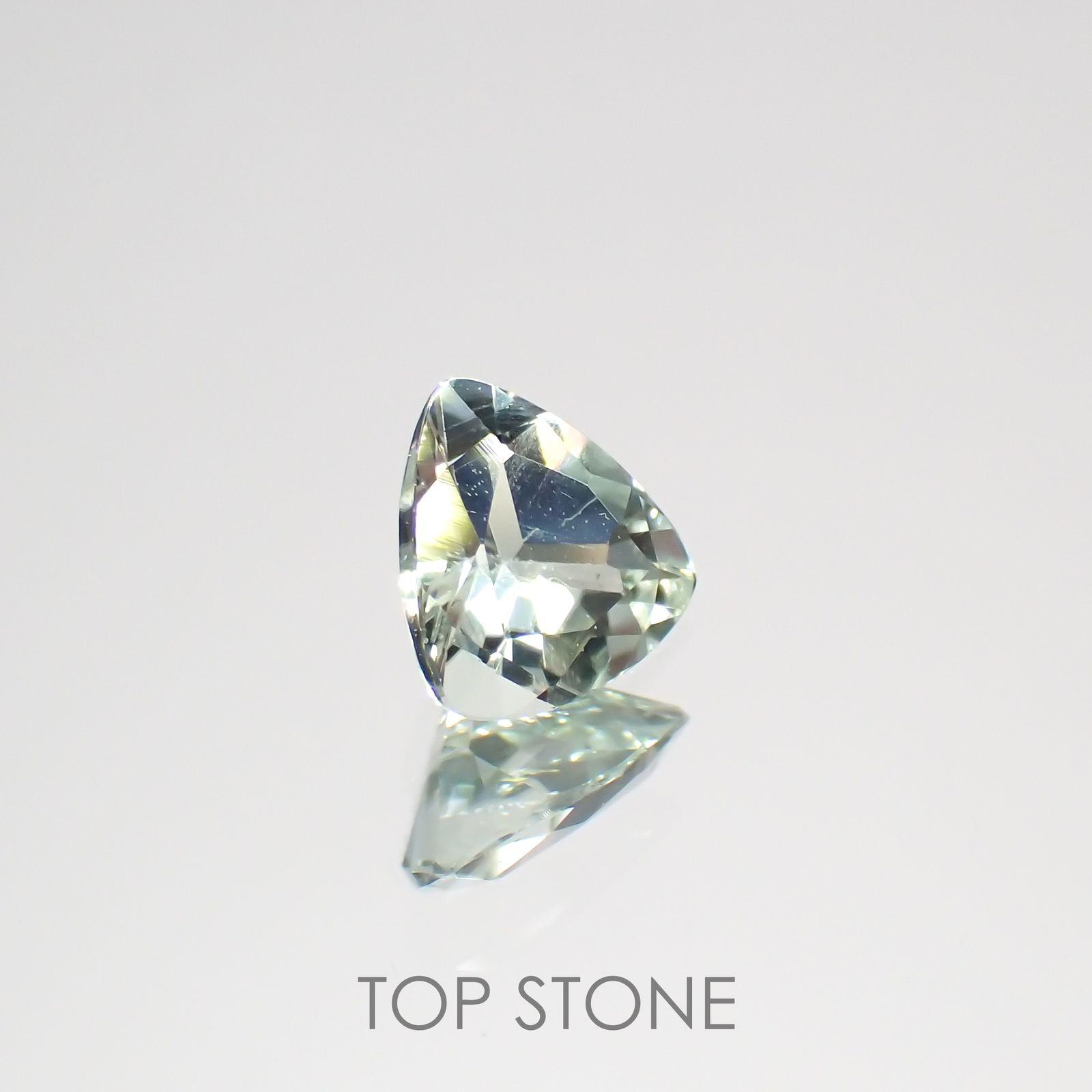 モンテブラサイト(宝石名モンテブラサイト)マダガスカル産 0.34ct 識別済[220115205]4.9x5mm前後