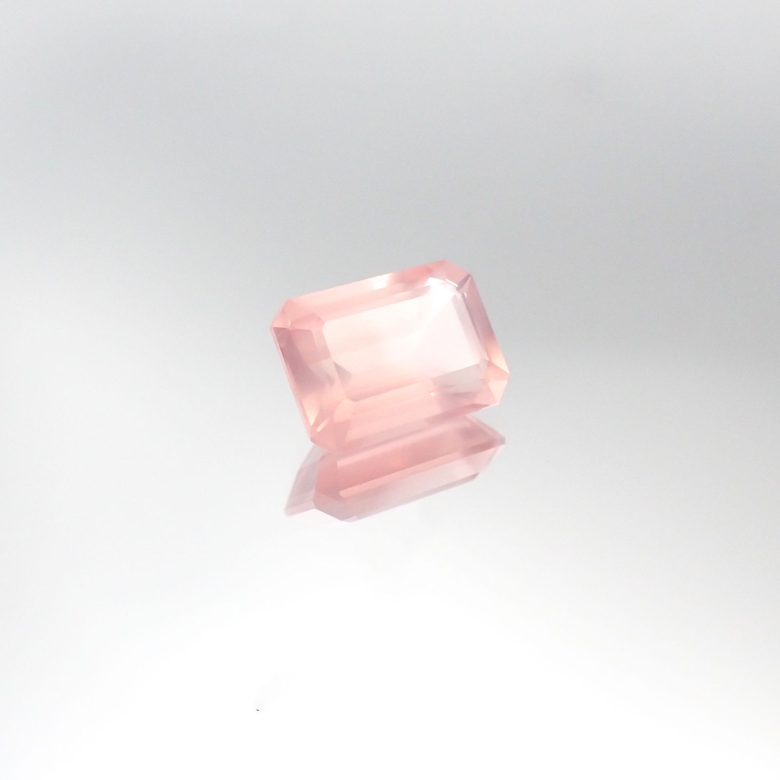 ディープローズクォーツ(宝石名ローズ・クォーツ)モザンビーク産 2.56ct 識別済[230622420]9.9x7.1mm前後