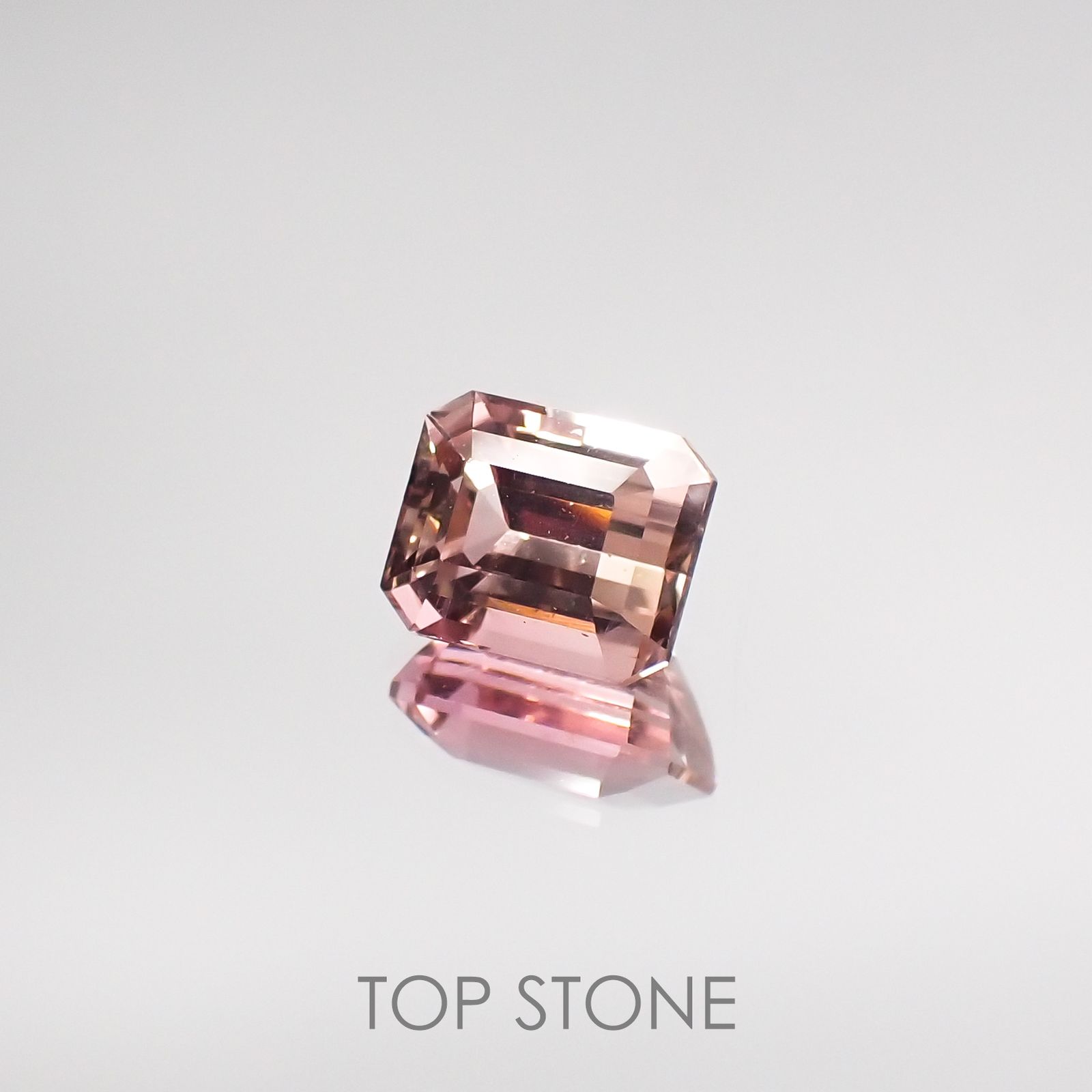 ピンクトルマリン パパラチャカラー(宝石名ピンク・トルマリン) ルワンダ産 1.170ct ソ付(彩珠)[210711592]6.6×5.3mm前後