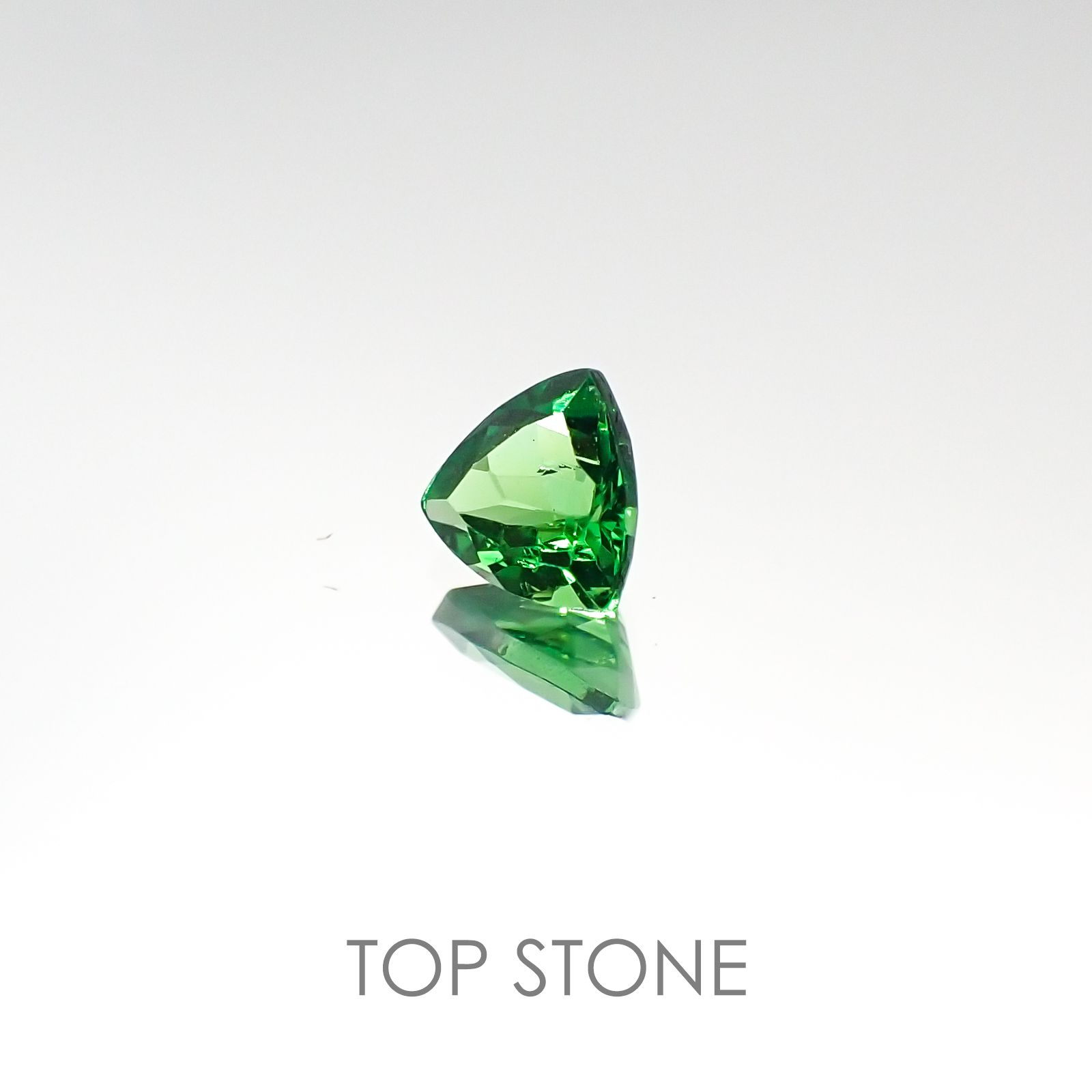 ツァボライト タンザニア産 ルース 0.27ct[20095711]4.1×4mm前後