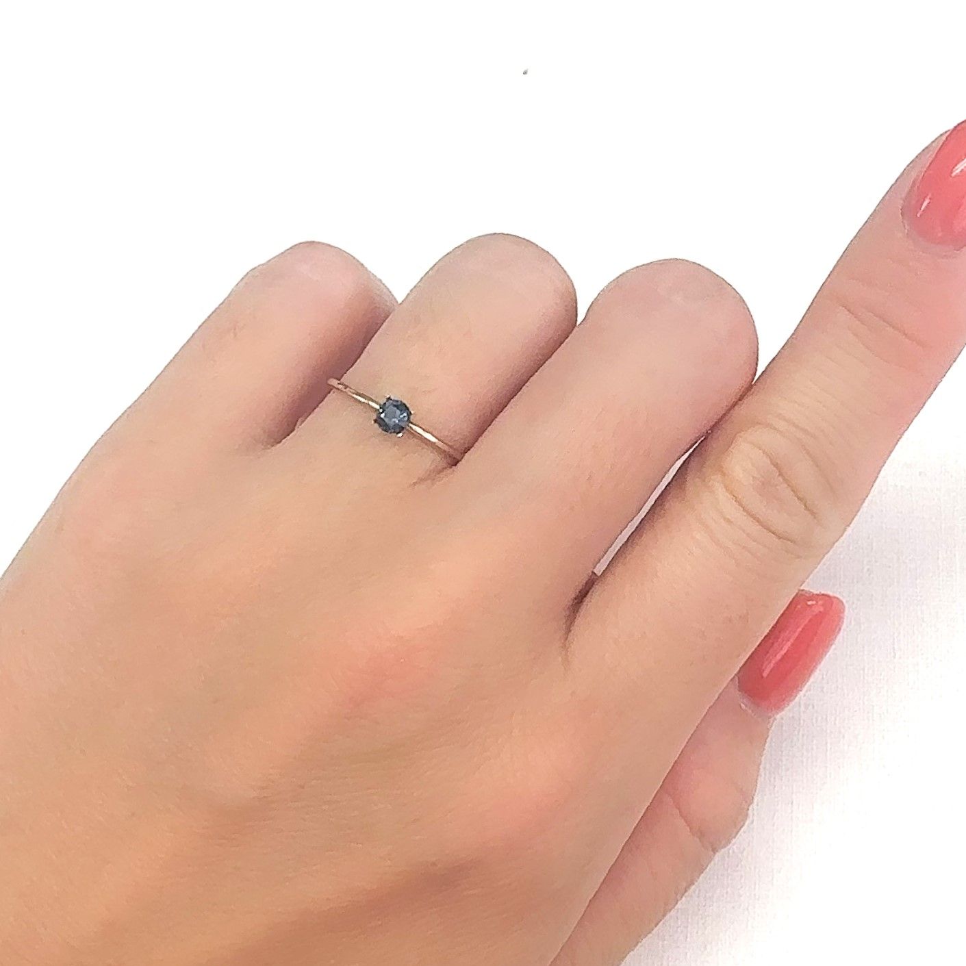 コバルトブルースピネル(宝石名ブルー・スピネル)タンザニア産 0.193ct ソ付(日独)[240929000]3.51x3.58mm前後